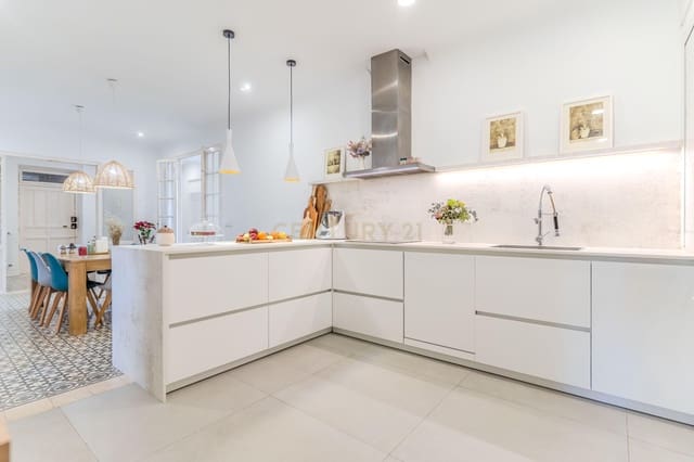 4 soveværelse Lejlighed til salg i Centro - Sagrario, Granada by - € 790.000 (Ref: 9558972)