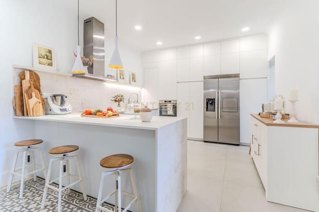 3 soveværelse Lejlighed til salg i Centro - Sagrario, Granada by - € 790.000 (Ref: 9558972)