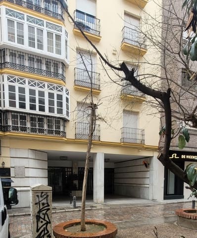 Garasje til salgs i San Matías - Realejo, Granada by - € 39 900 (Ref: 9593228)