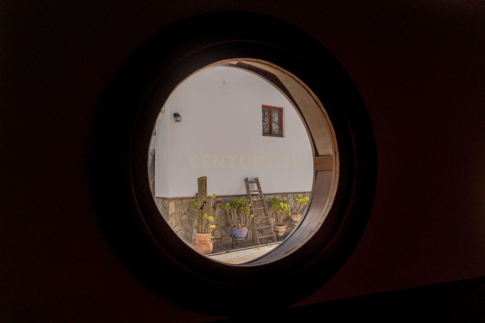 6 soveværelse Finca/Landehus til salg i Granada by med swimmingpool garage - € 830.000 (Ref: 9609980)