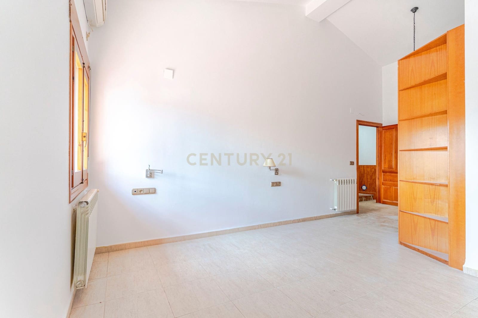 6 soveværelse Finca/Landehus til salg i Granada by med swimmingpool garage - € 830.000 (Ref: 9609980)