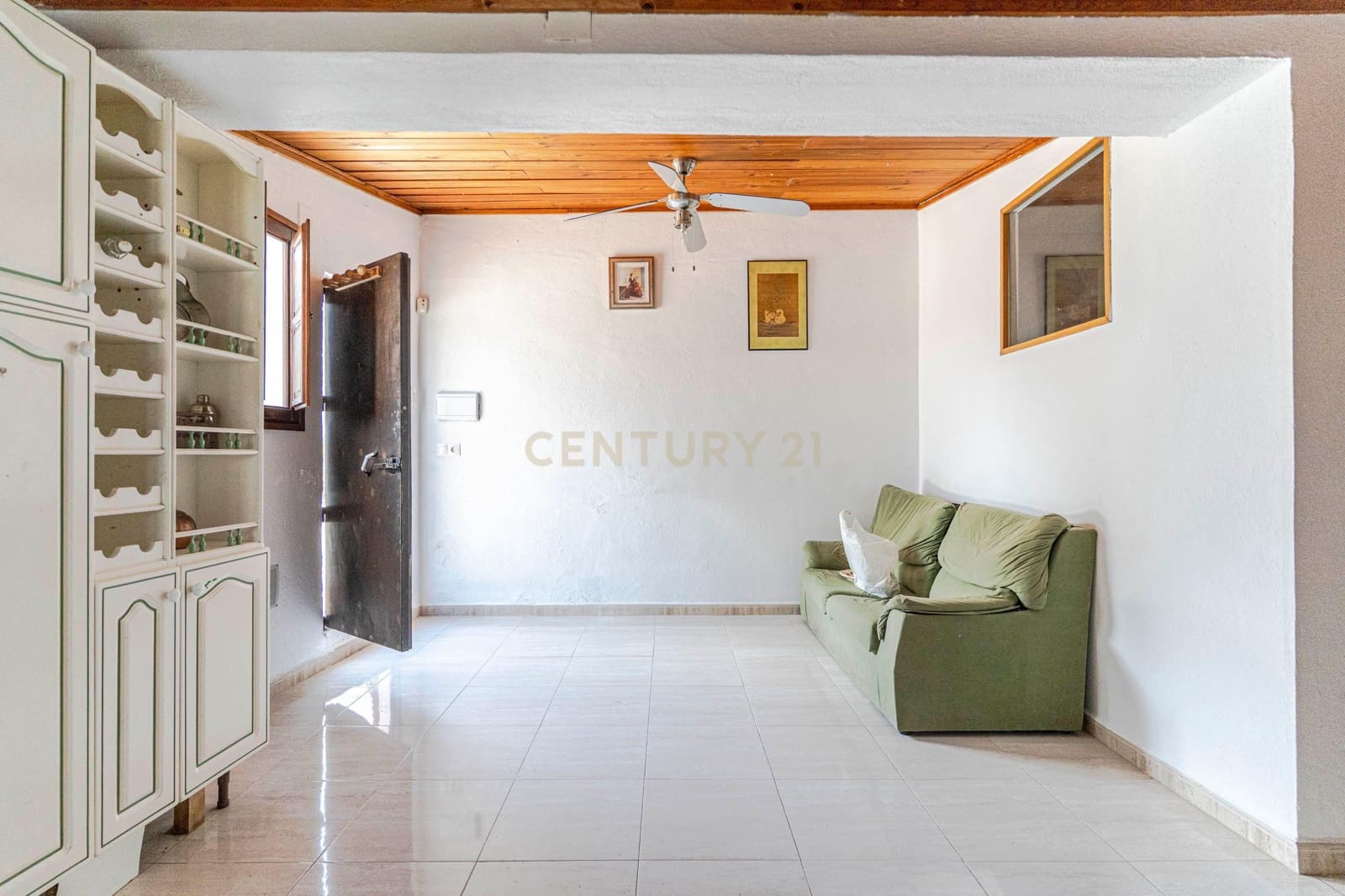 6 soveværelse Finca/Landehus til salg i Granada by med swimmingpool garage - € 830.000 (Ref: 9609980)