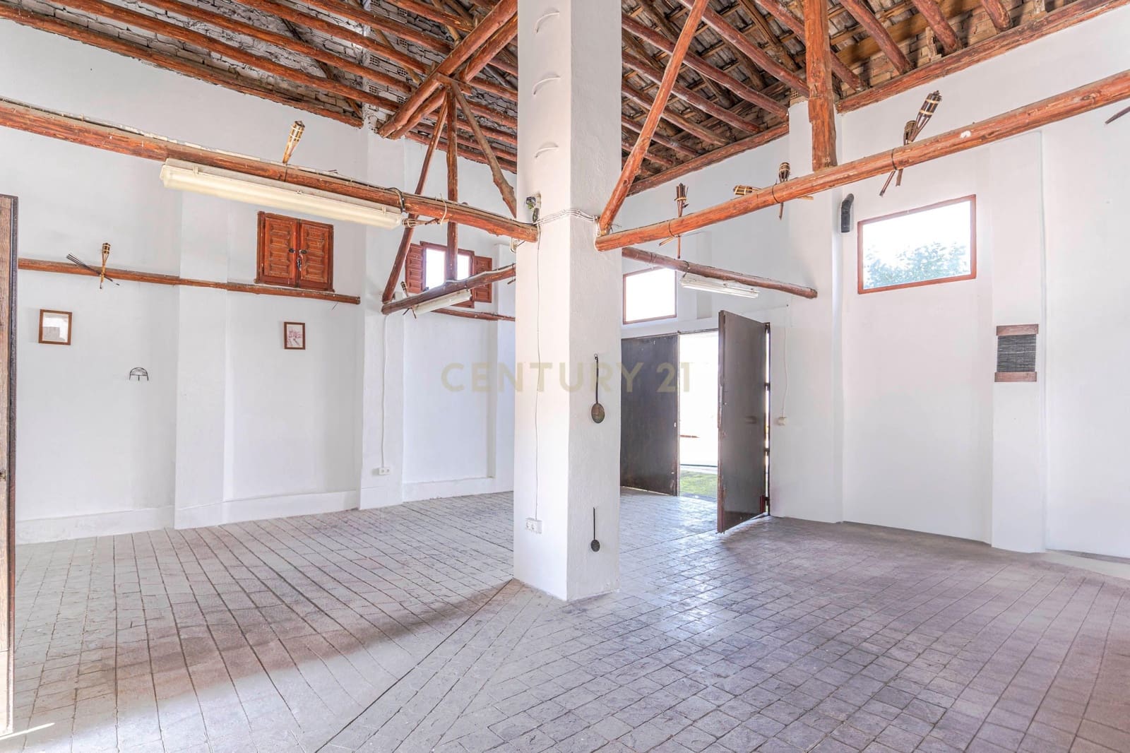 6 soveværelse Finca/Landehus til salg i Granada by med swimmingpool garage - € 830.000 (Ref: 9609980)