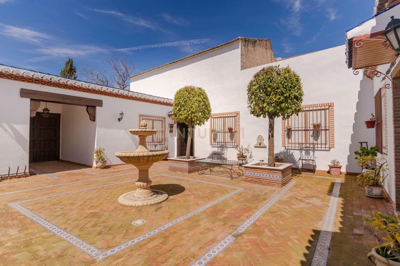 6 soveværelse Finca/Landehus til salg i Granada by med swimmingpool garage - € 830.000 (Ref: 9609980)