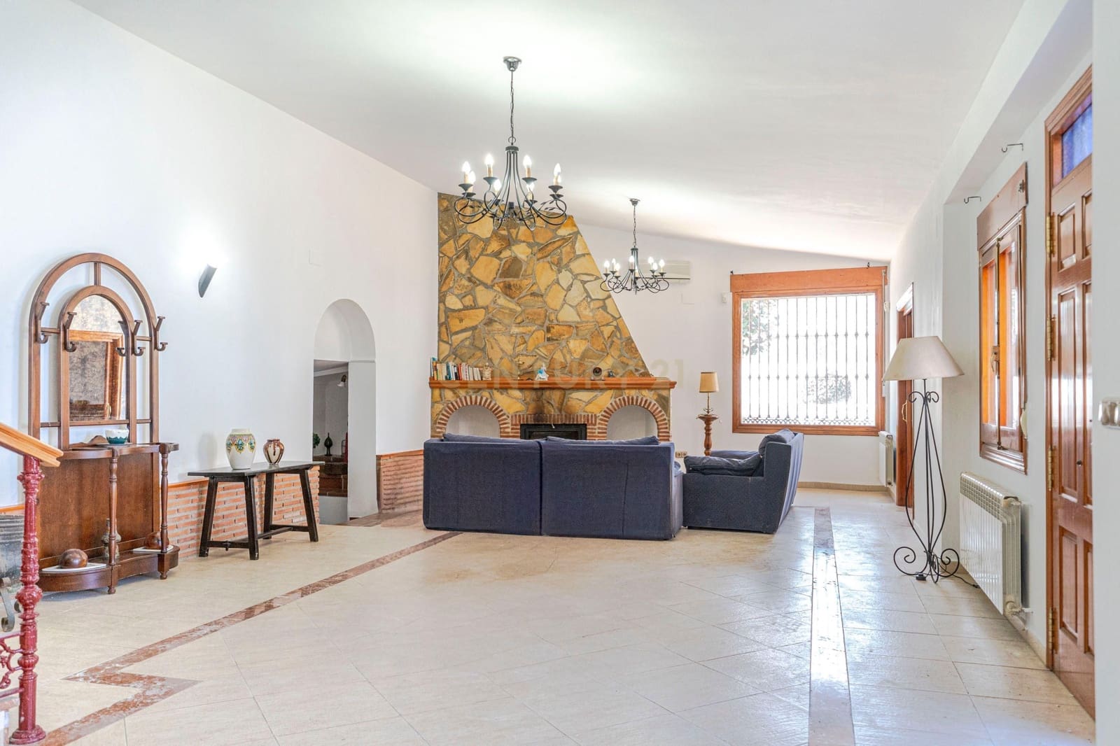 6 soveværelse Finca/Landehus til salg i Granada by med swimmingpool garage - € 830.000 (Ref: 9609980)