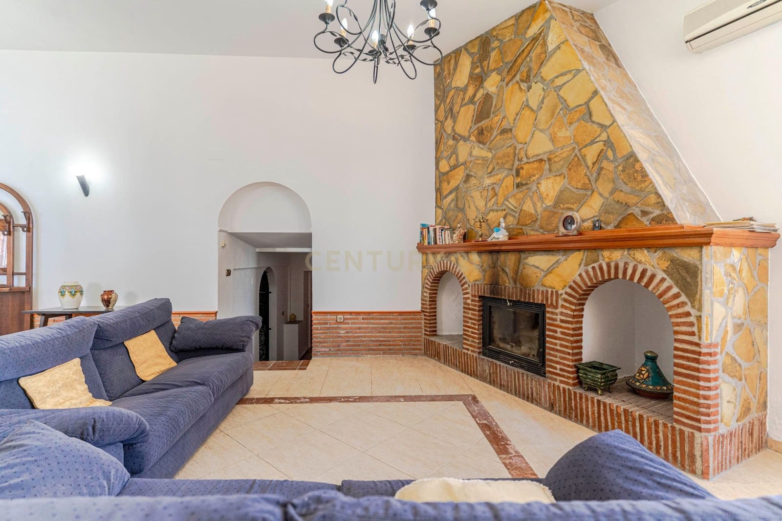 6 soveværelse Finca/Landehus til salg i Granada by med swimmingpool garage - € 830.000 (Ref: 9609980)