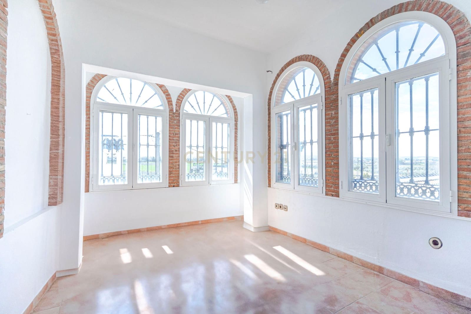 6 soveværelse Finca/Landehus til salg i Granada by med swimmingpool garage - € 830.000 (Ref: 9609980)