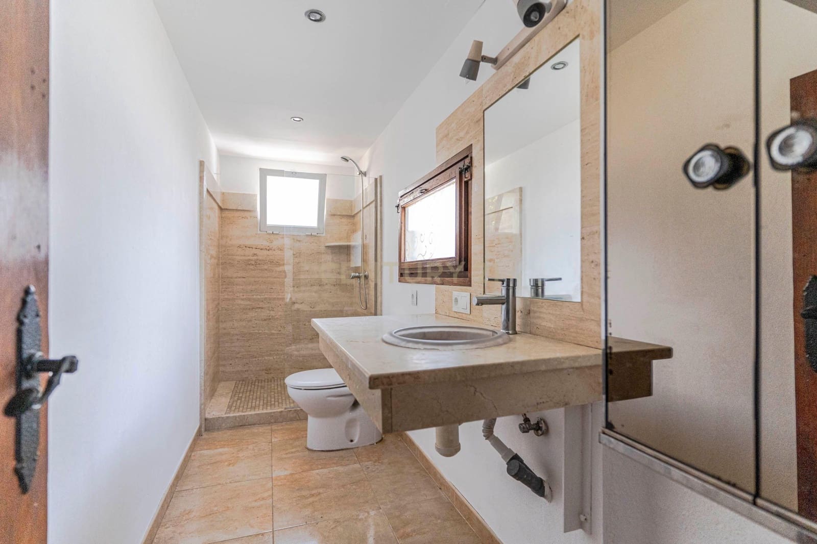 6 soveværelse Finca/Landehus til salg i Granada by med swimmingpool garage - € 830.000 (Ref: 9609980)