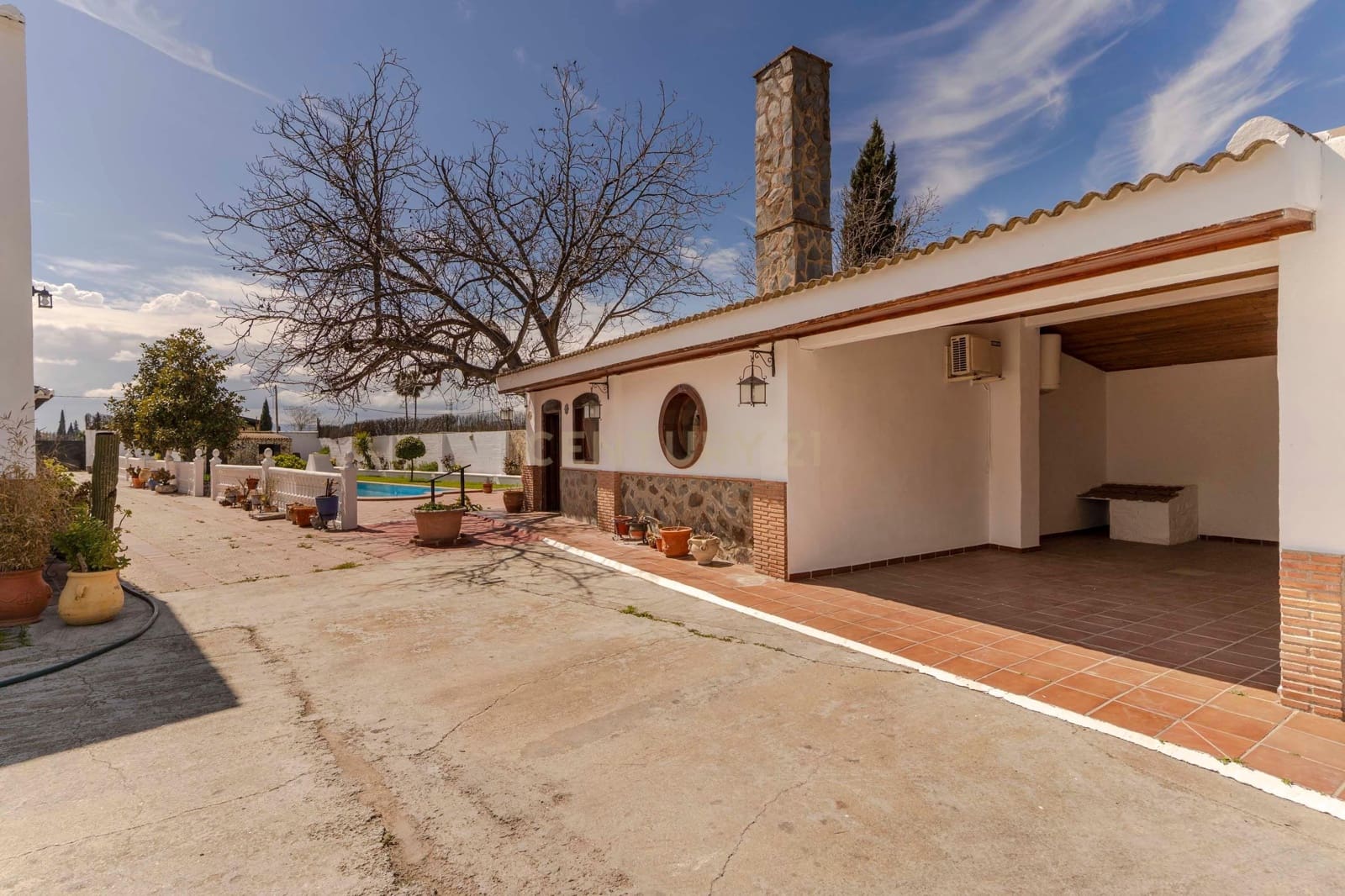 6 soveværelse Finca/Landehus til salg i Granada by med swimmingpool garage - € 830.000 (Ref: 9609980)