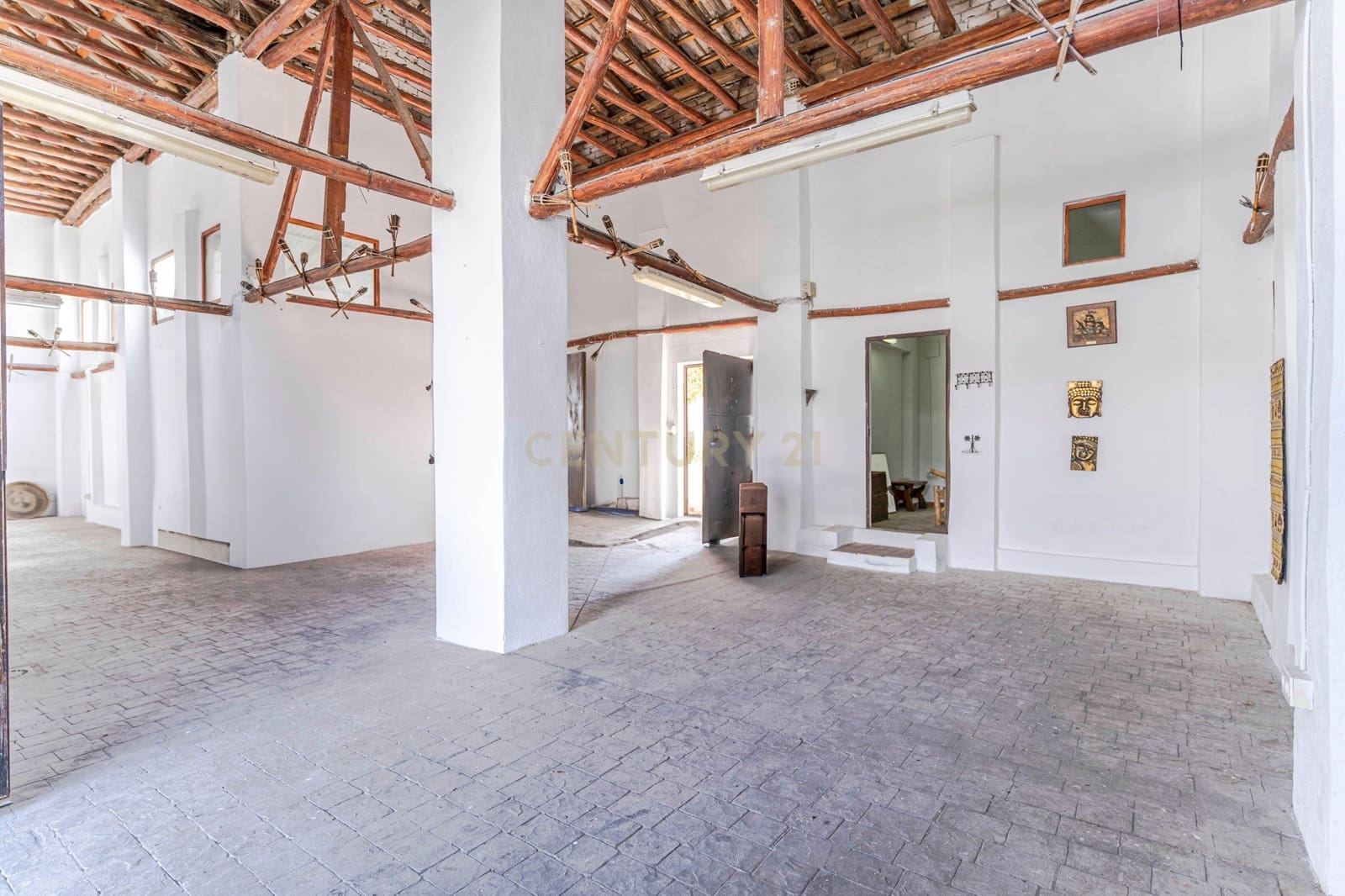 6 soveværelse Finca/Landehus til salg i Granada by med swimmingpool garage - € 830.000 (Ref: 9609980)