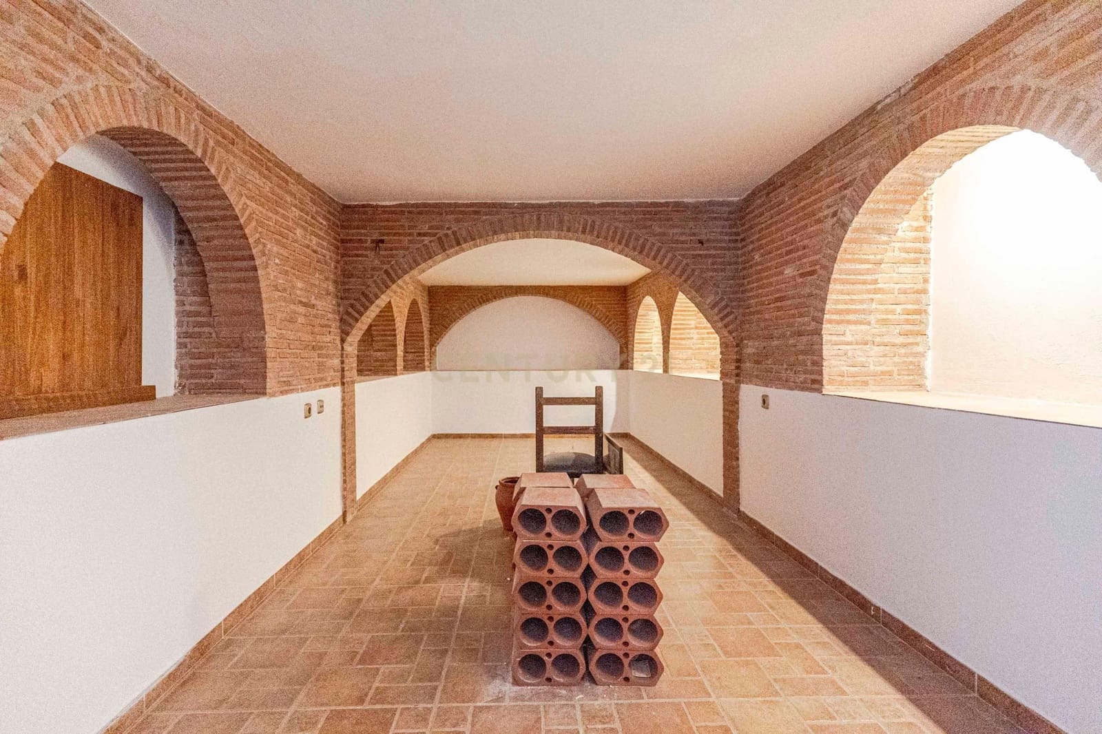 6 soveværelse Finca/Landehus til salg i Granada by med swimmingpool garage - € 830.000 (Ref: 9609980)