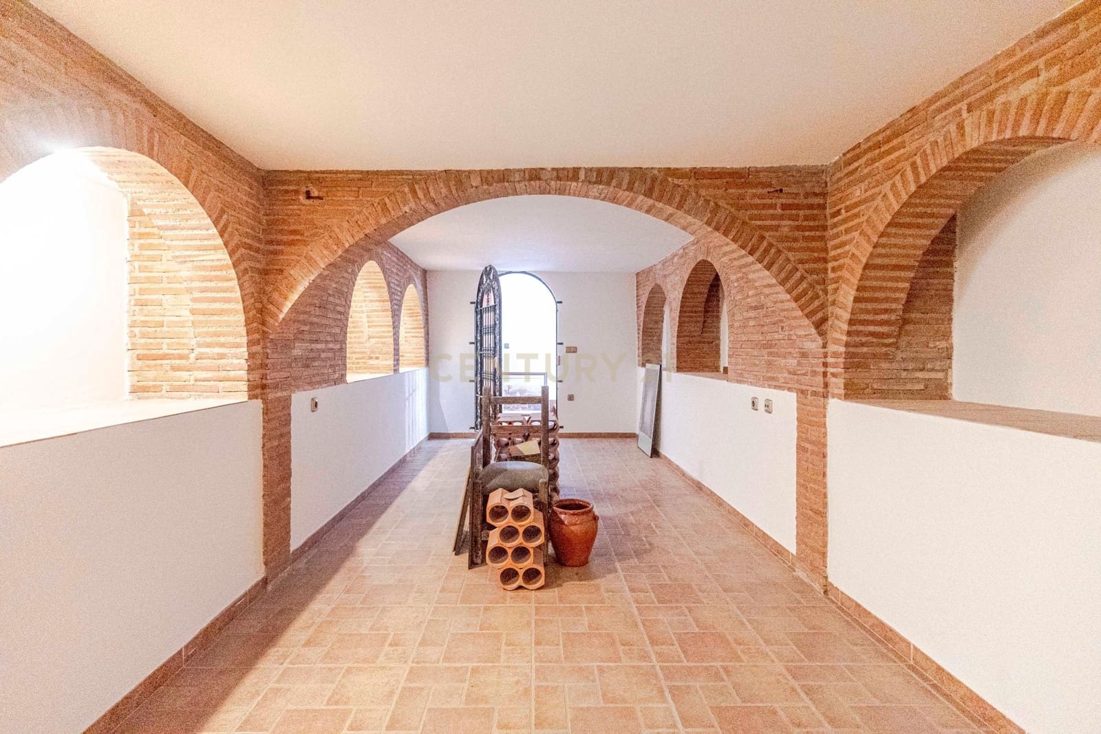 6 soveværelse Finca/Landehus til salg i Granada by med swimmingpool garage - € 830.000 (Ref: 9609980)
