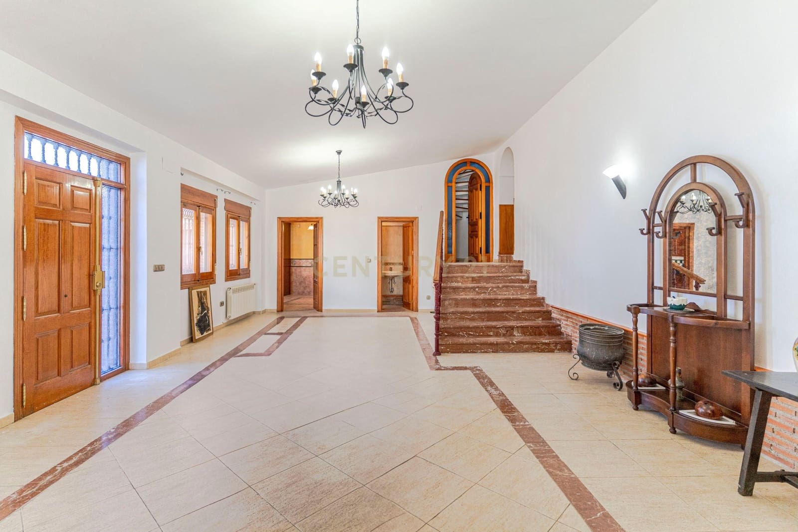 6 soveværelse Finca/Landehus til salg i Granada by med swimmingpool garage - € 830.000 (Ref: 9609980)