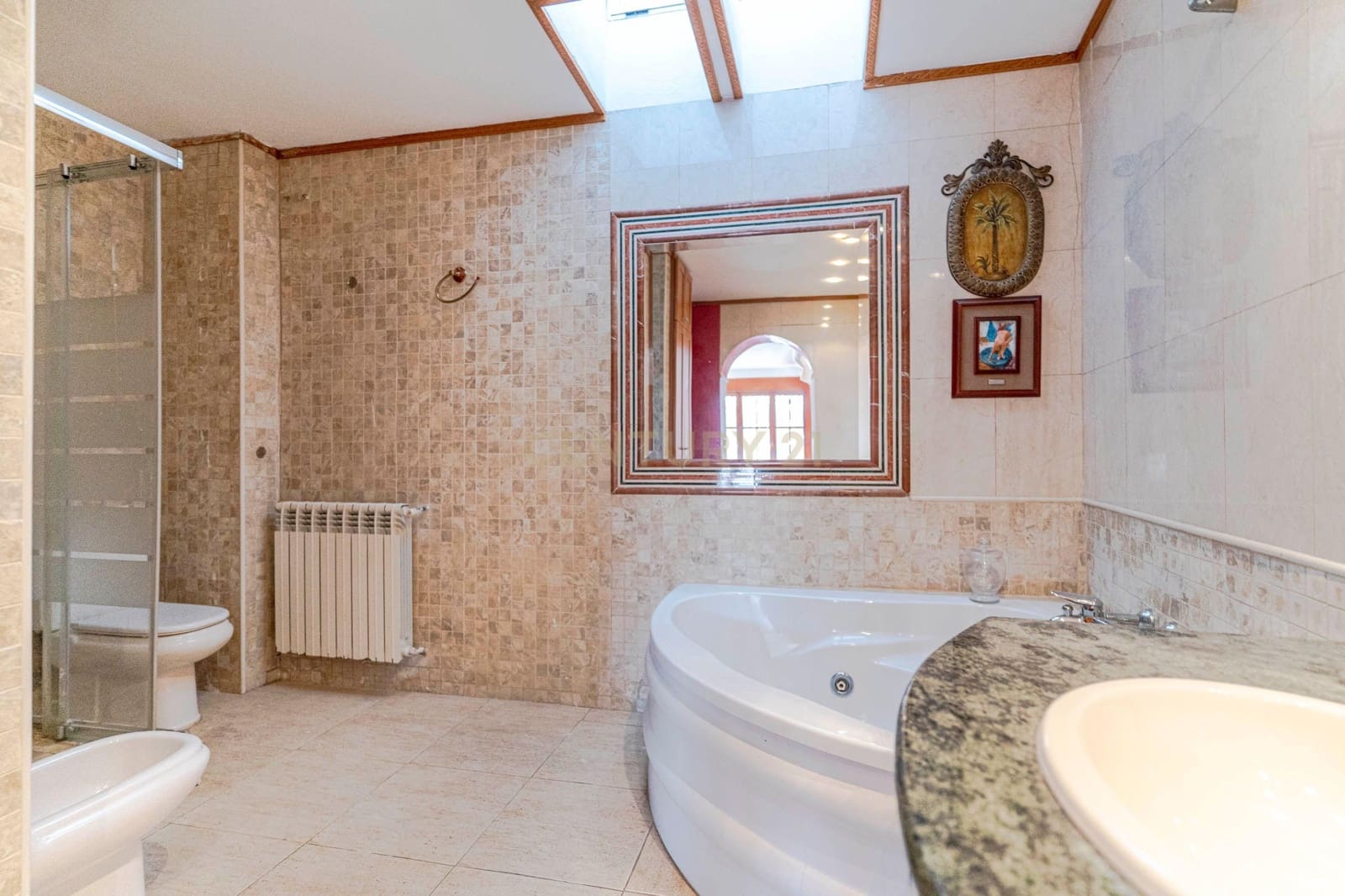 6 soveværelse Finca/Landehus til salg i Granada by med swimmingpool garage - € 830.000 (Ref: 9609980)