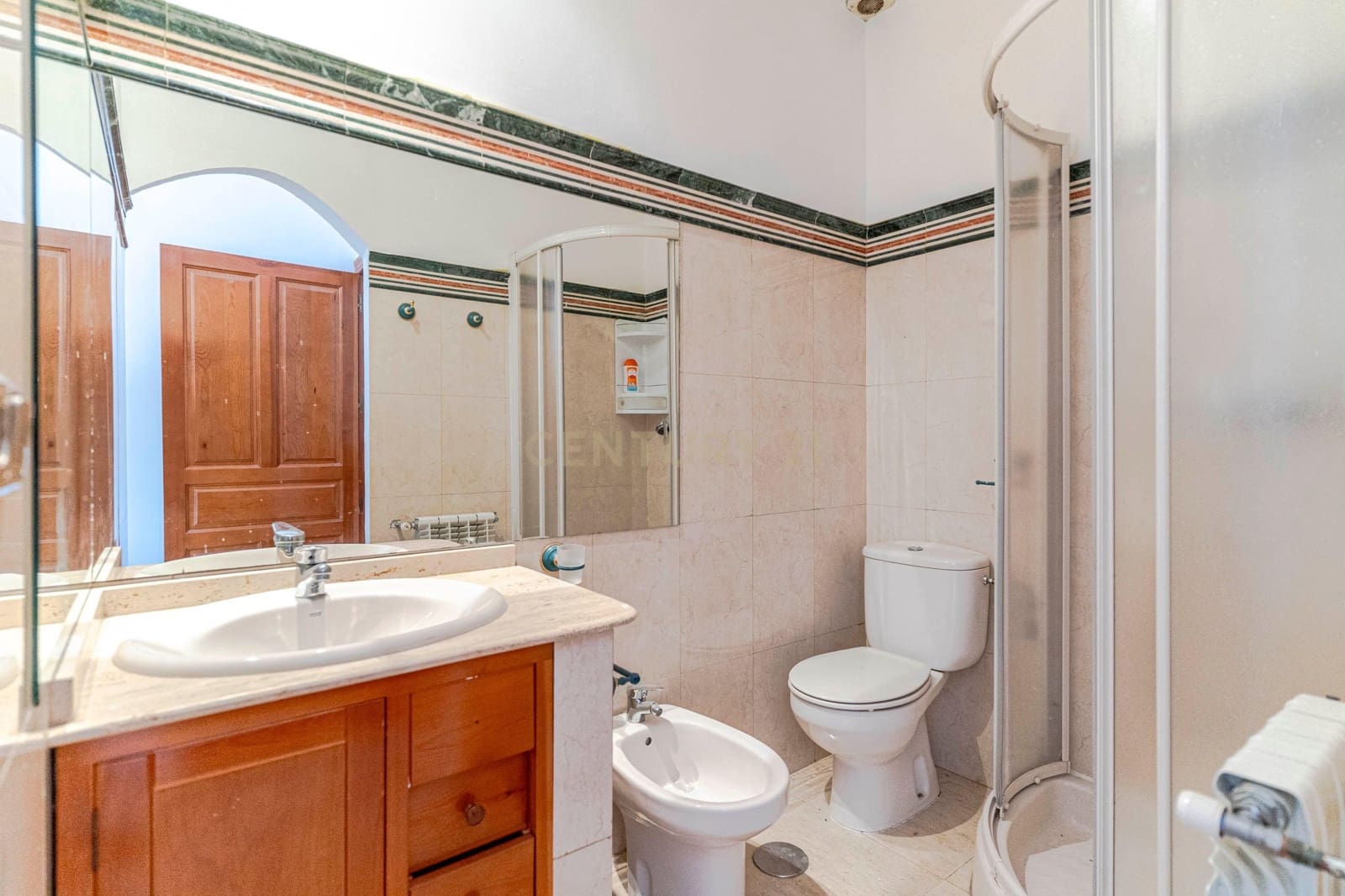 6 soveværelse Finca/Landehus til salg i Granada by med swimmingpool garage - € 830.000 (Ref: 9609980)