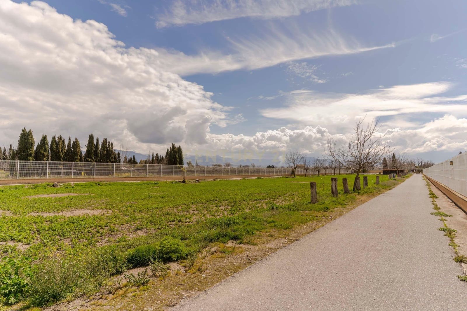 6 soveværelse Finca/Landehus til salg i Granada by med swimmingpool garage - € 830.000 (Ref: 9609980)