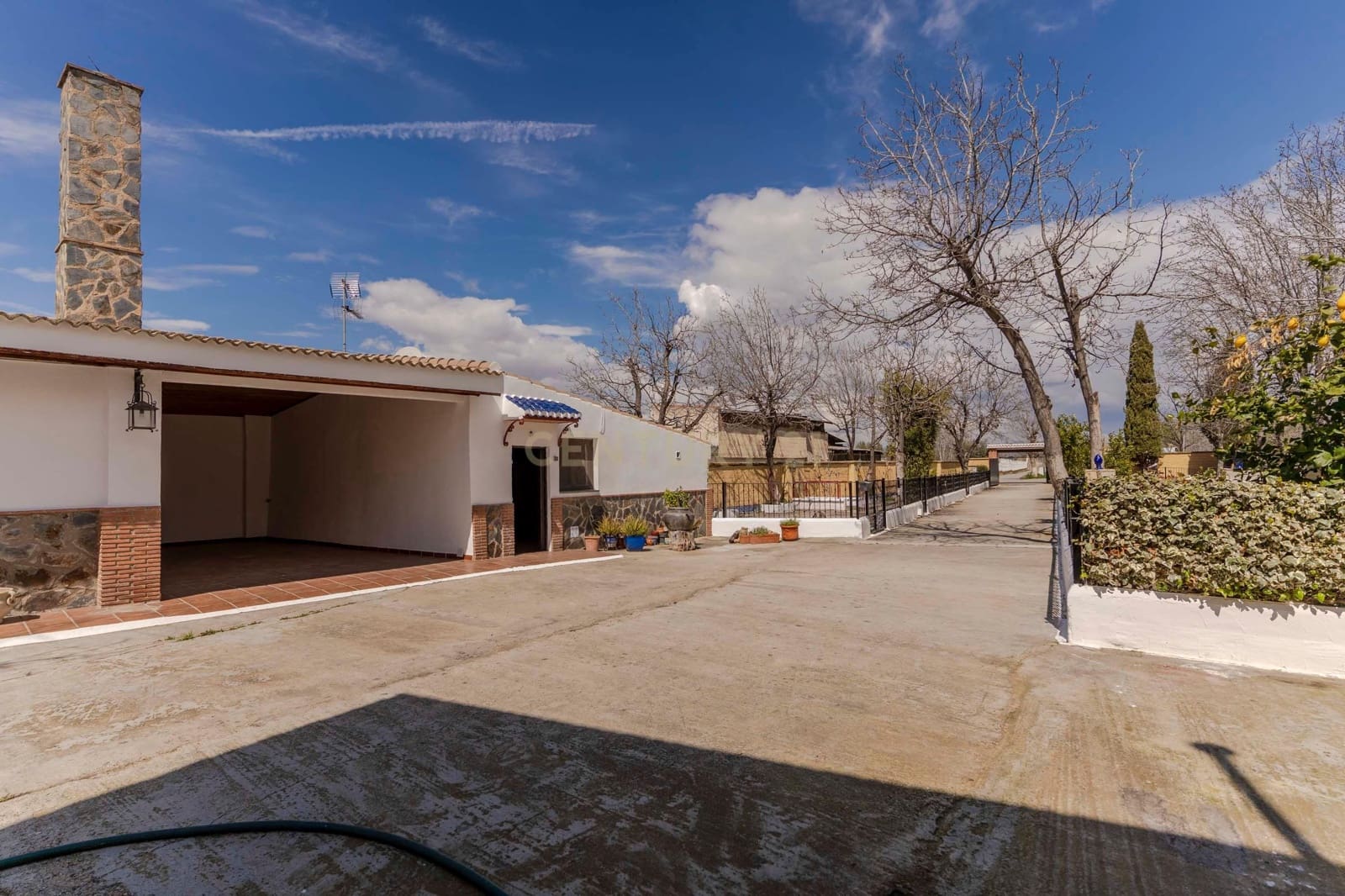 6 soveværelse Finca/Landehus til salg i Granada by med swimmingpool garage - € 830.000 (Ref: 9609980)