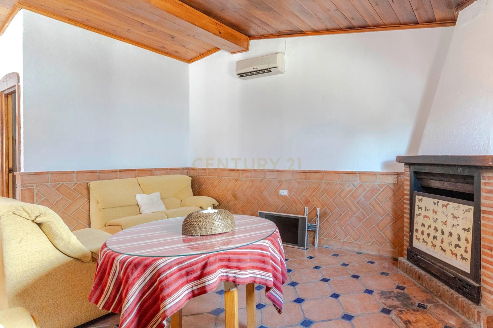 6 soveværelse Finca/Landehus til salg i Granada by med swimmingpool garage - € 830.000 (Ref: 9609980)