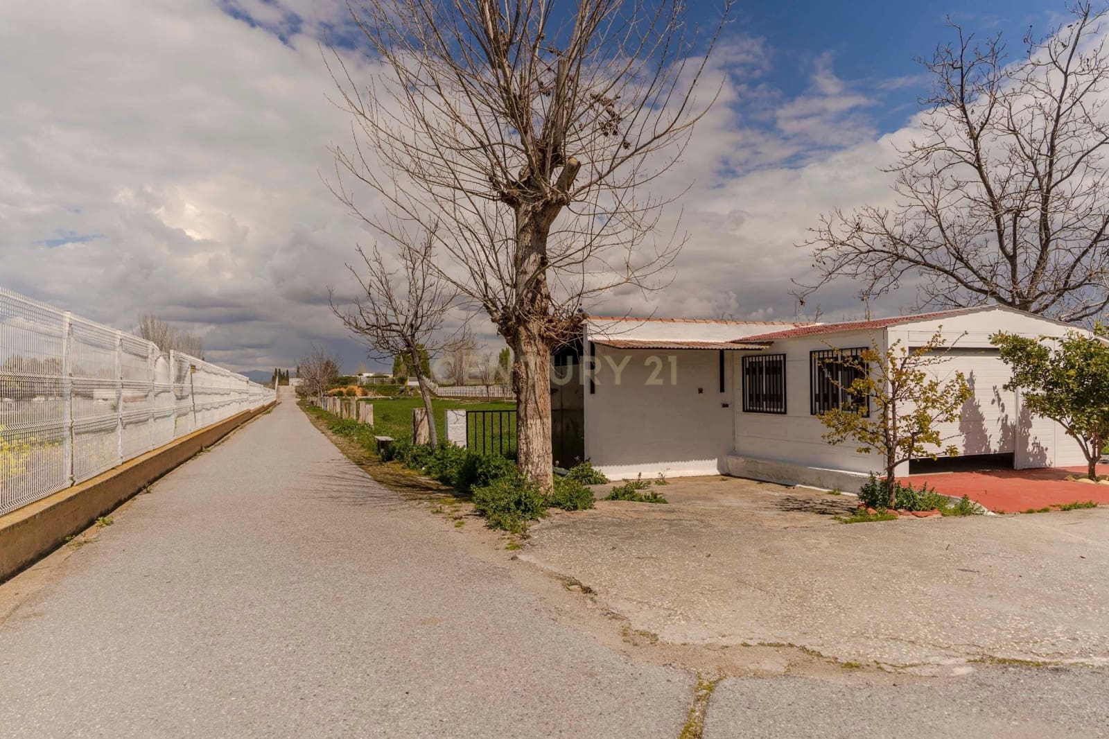 6 soveværelse Finca/Landehus til salg i Granada by med swimmingpool garage - € 830.000 (Ref: 9609980)