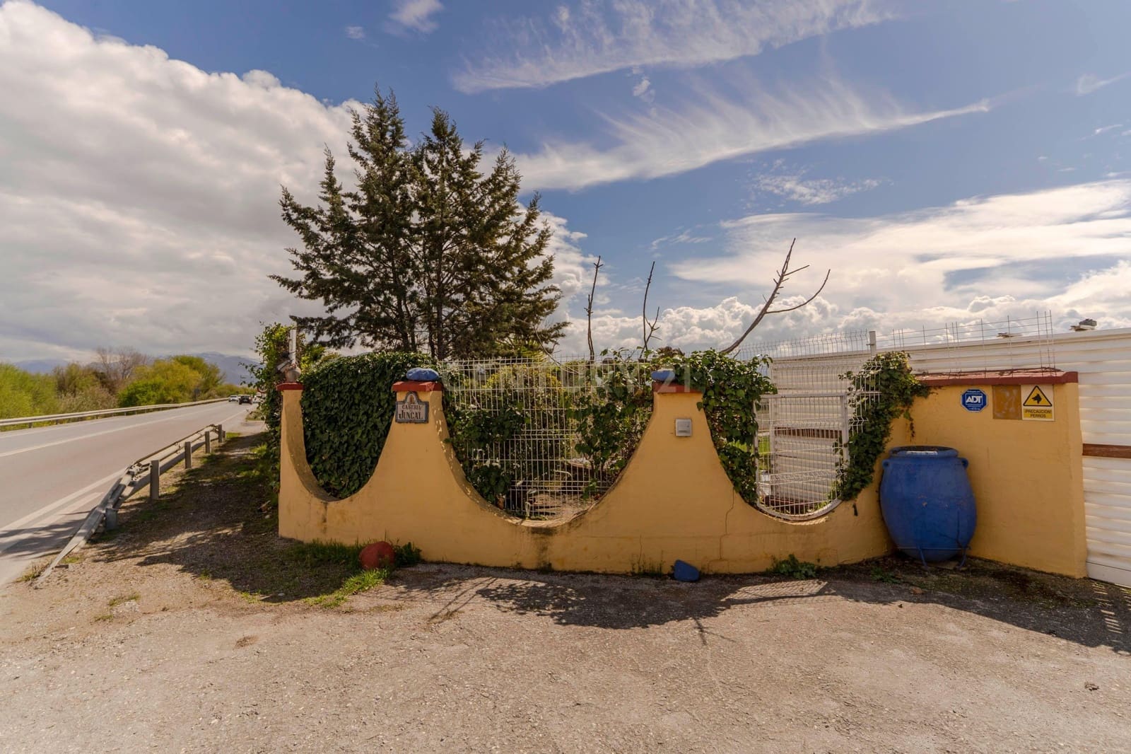 6 soveværelse Finca/Landehus til salg i Granada by med swimmingpool garage - € 830.000 (Ref: 9609980)