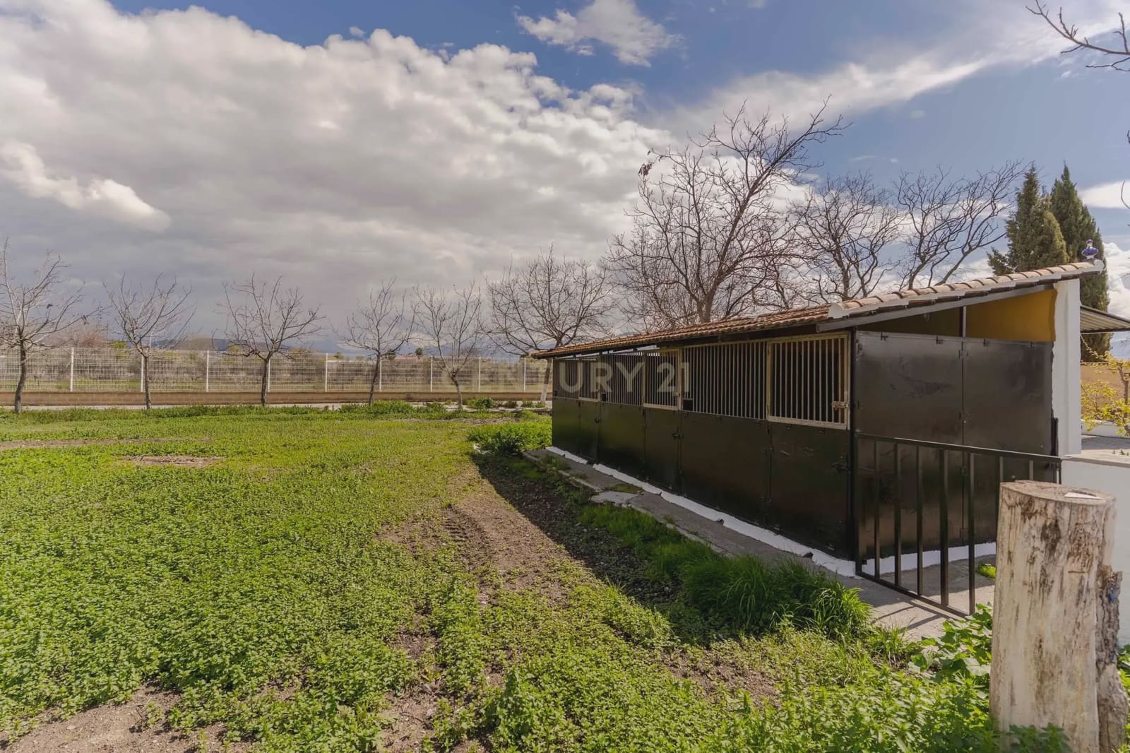 6 soveværelse Finca/Landehus til salg i Granada by med swimmingpool garage - € 830.000 (Ref: 9609980)