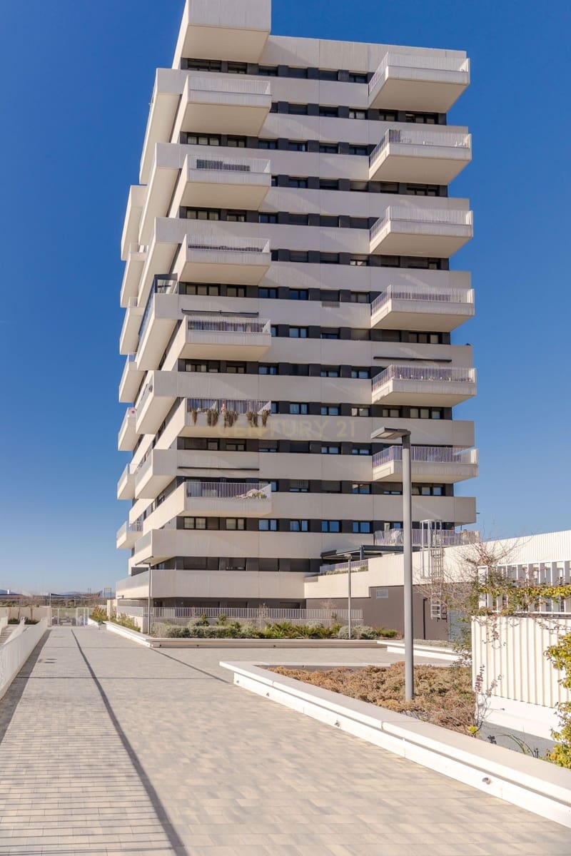 3 soveværelse Lejlighed til salg i Granada by med swimmingpool - € 389.000 (Ref: 9611904)