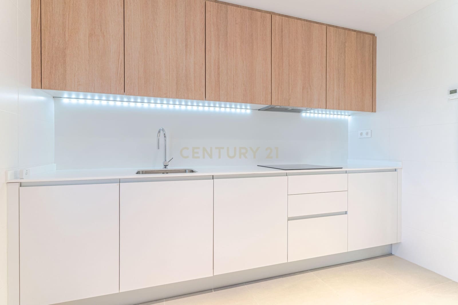 3 soveværelse Lejlighed til salg i Granada by med swimmingpool - € 389.000 (Ref: 9611904)