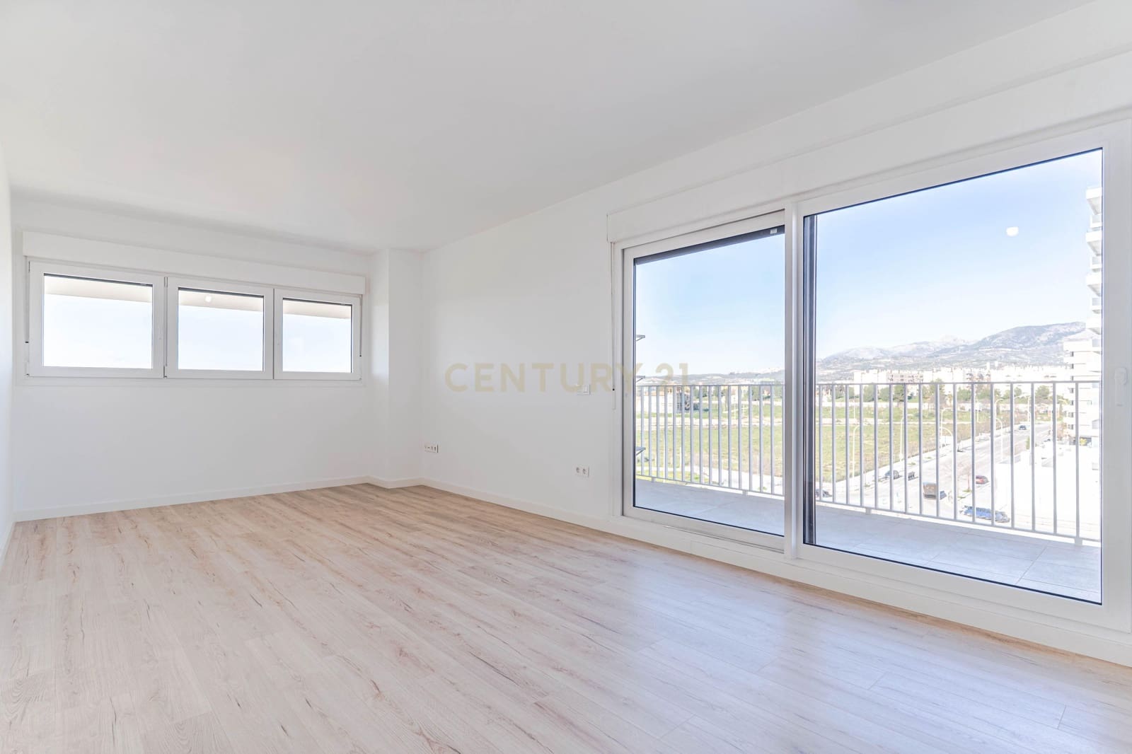 3 soveværelse Lejlighed til salg i Granada by med swimmingpool - € 389.000 (Ref: 9611904)