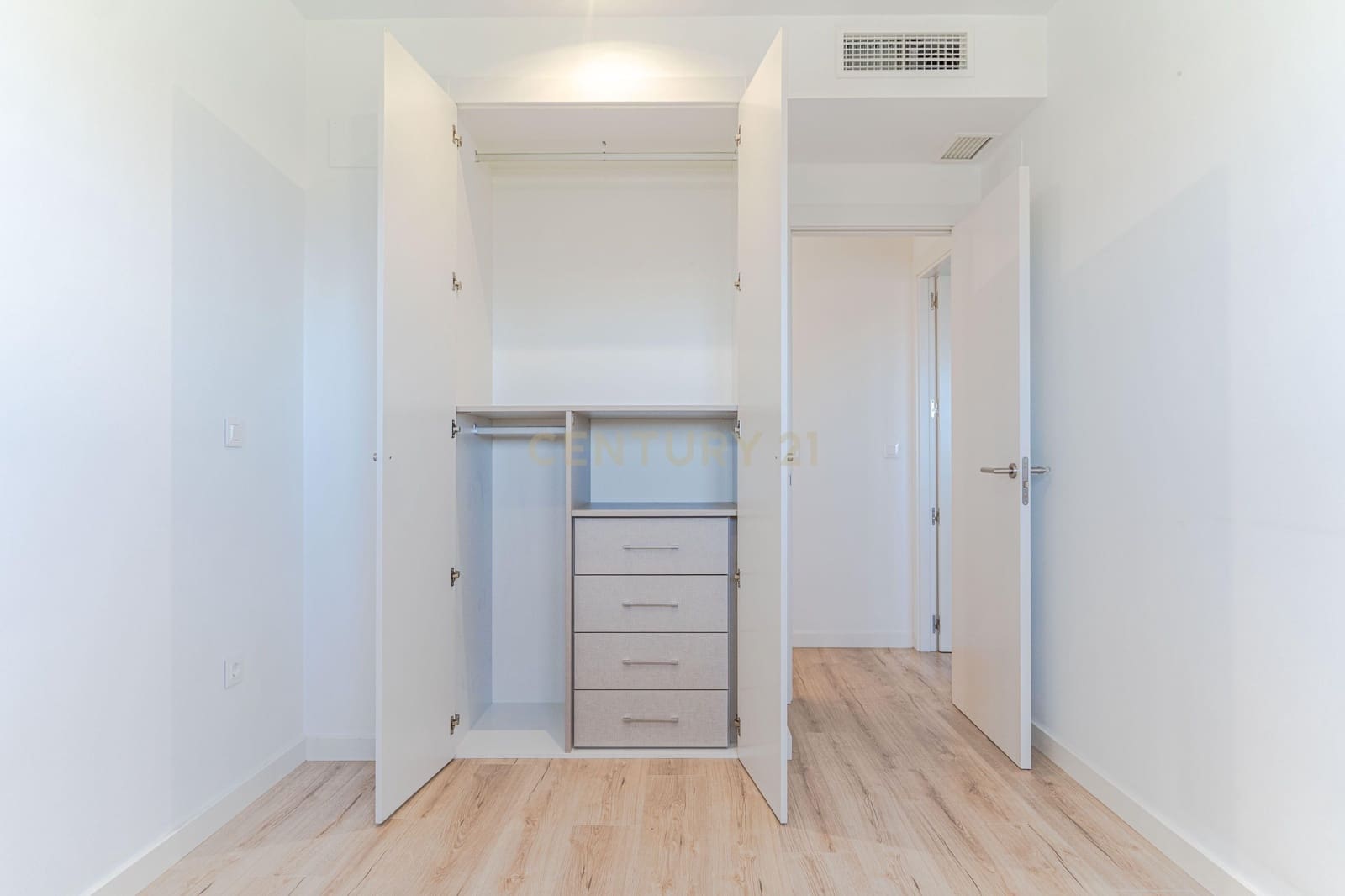 3 soveværelse Lejlighed til salg i Granada by med swimmingpool - € 389.000 (Ref: 9611904)