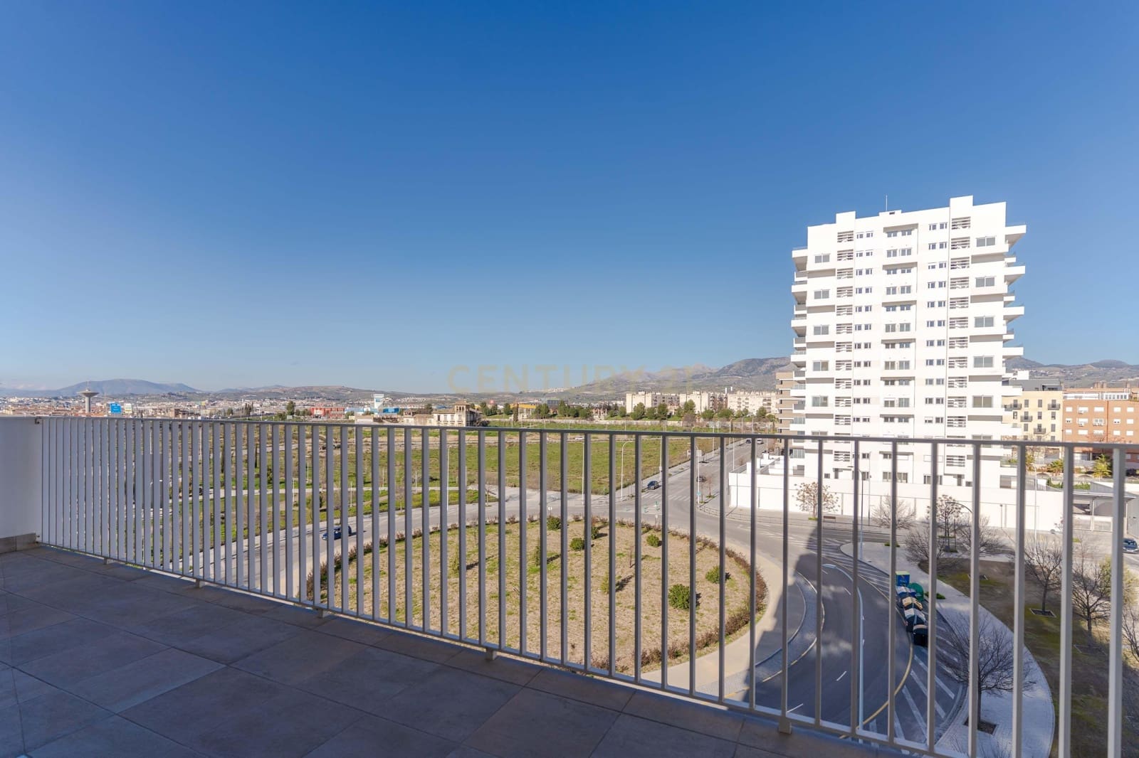 3 soveværelse Lejlighed til salg i Granada by med swimmingpool - € 389.000 (Ref: 9611904)