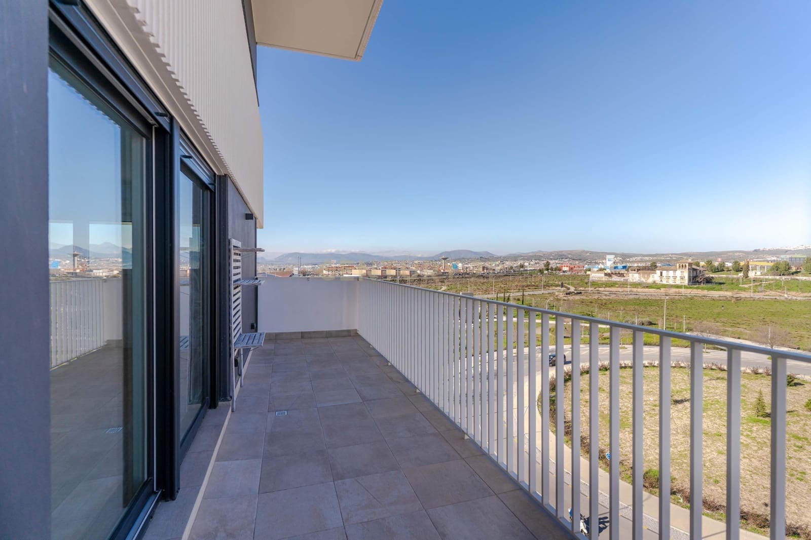 3 soveværelse Lejlighed til salg i Granada by med swimmingpool - € 389.000 (Ref: 9611904)