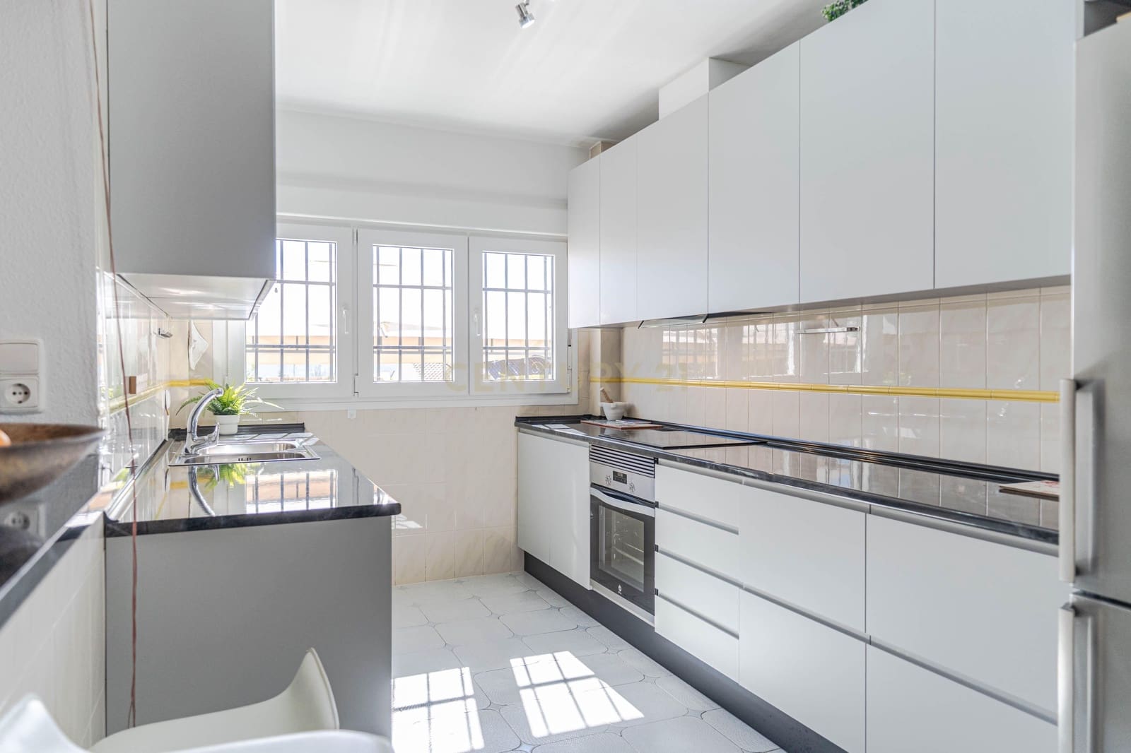 4 bedroom Semi-detached Villa for sale in Padul - € 369,000 (Ref: 9622753)