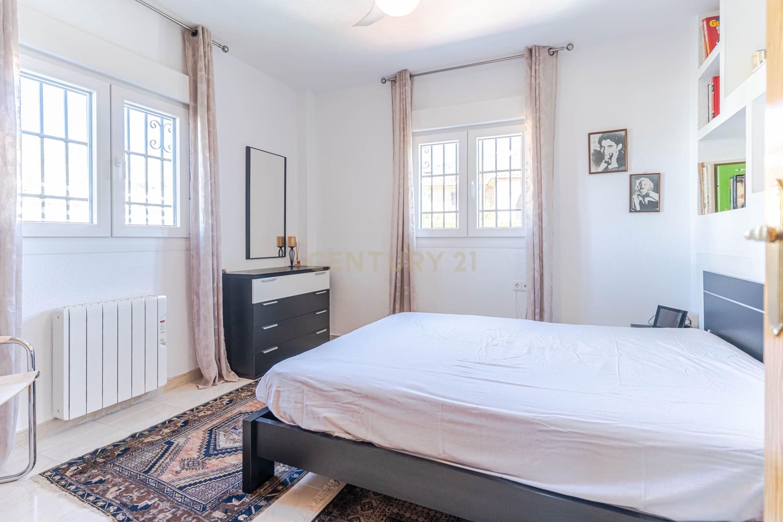 4 bedroom Semi-detached Villa for sale in Padul - € 369,000 (Ref: 9622753)