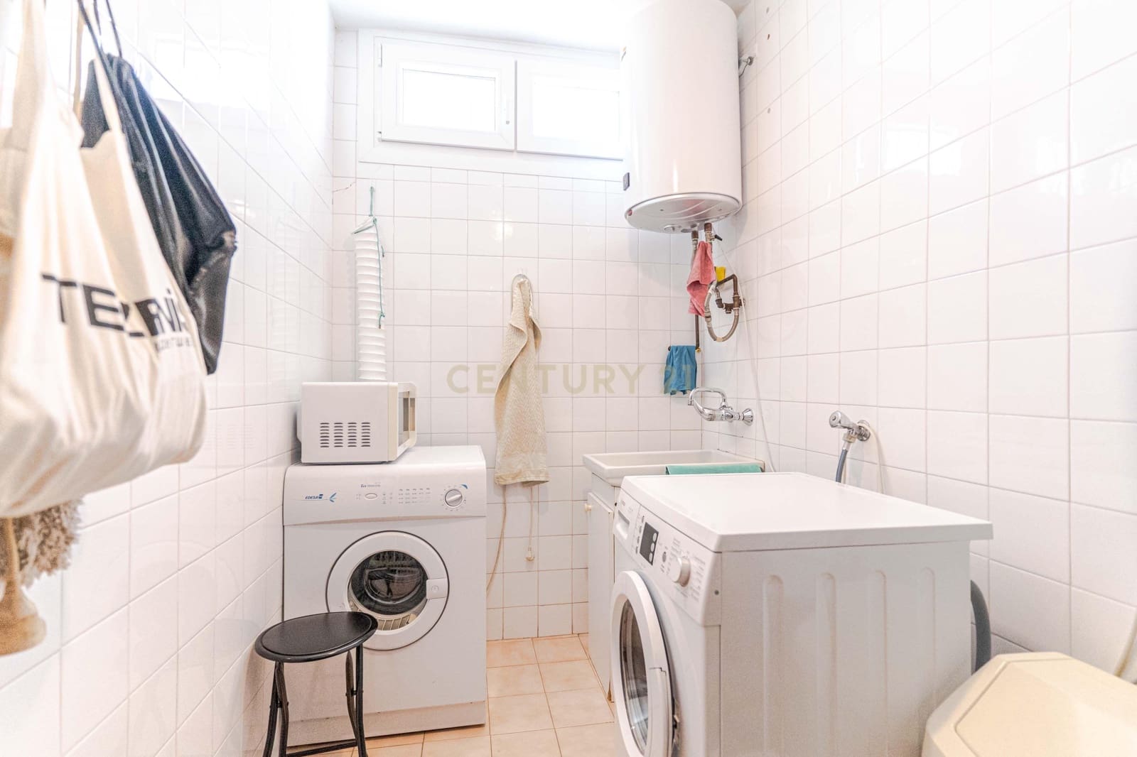 4 bedroom Semi-detached Villa for sale in Padul - € 369,000 (Ref: 9622753)