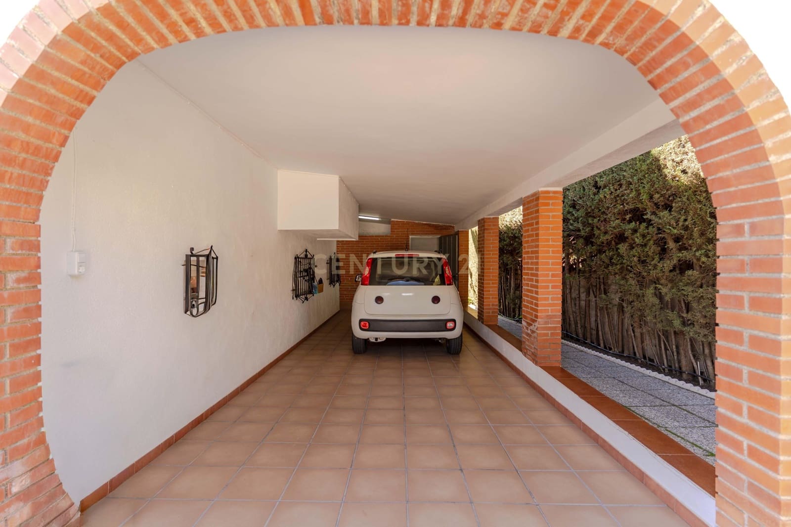 4 bedroom Semi-detached Villa for sale in Padul - € 369,000 (Ref: 9622753)