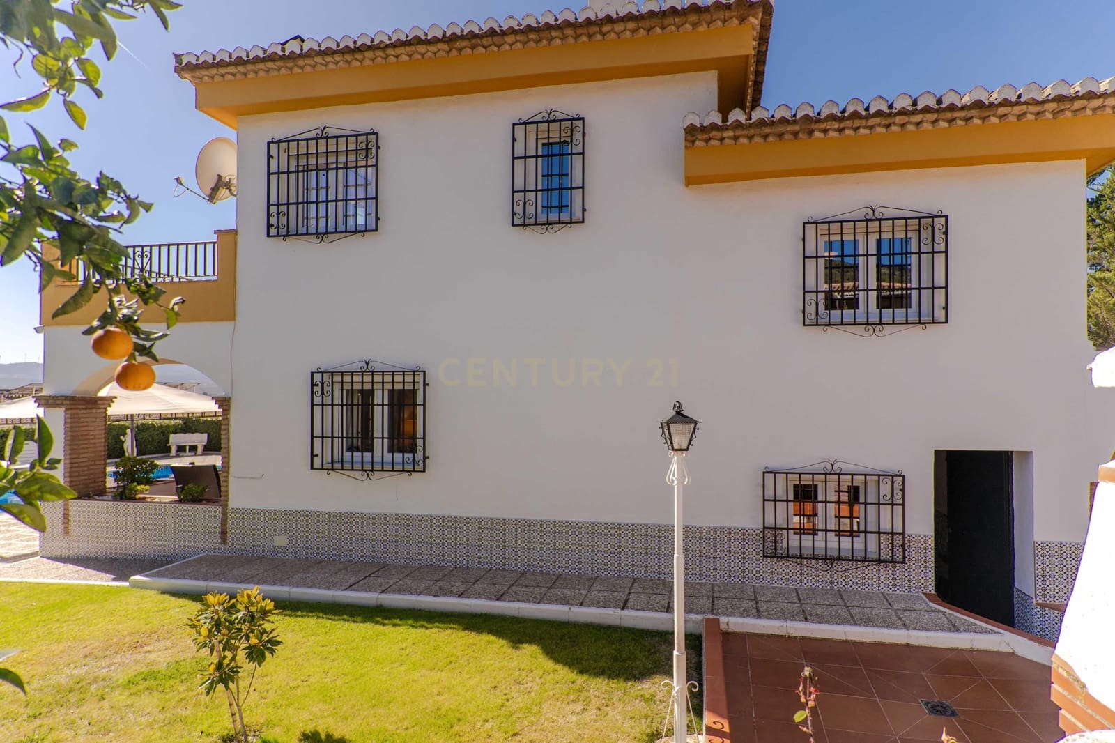 4 bedroom Semi-detached Villa for sale in Padul - € 369,000 (Ref: 9622753)