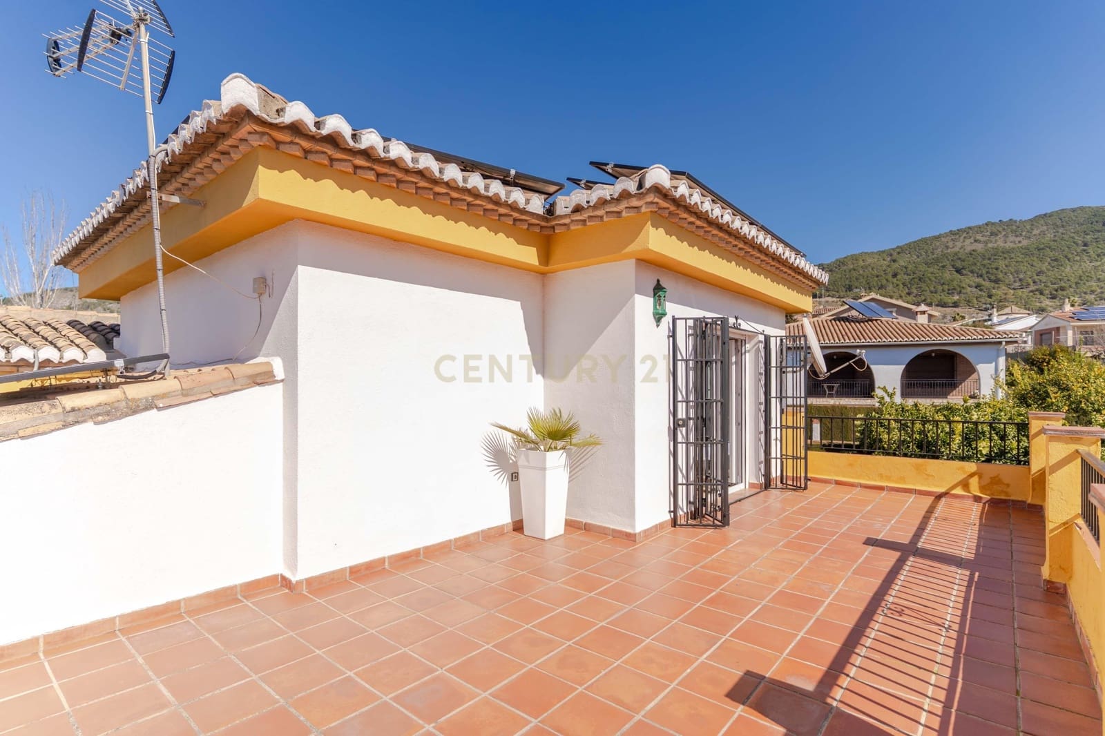 4 bedroom Semi-detached Villa for sale in Padul - € 369,000 (Ref: 9622753)