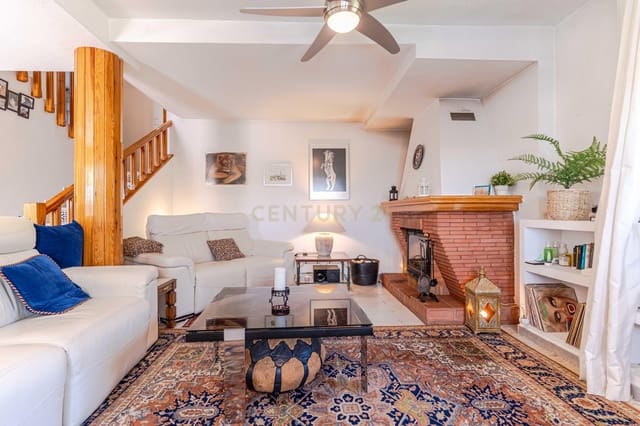 4 bedroom Semi-detached Villa for sale in Padul - € 369,000 (Ref: 9622753)