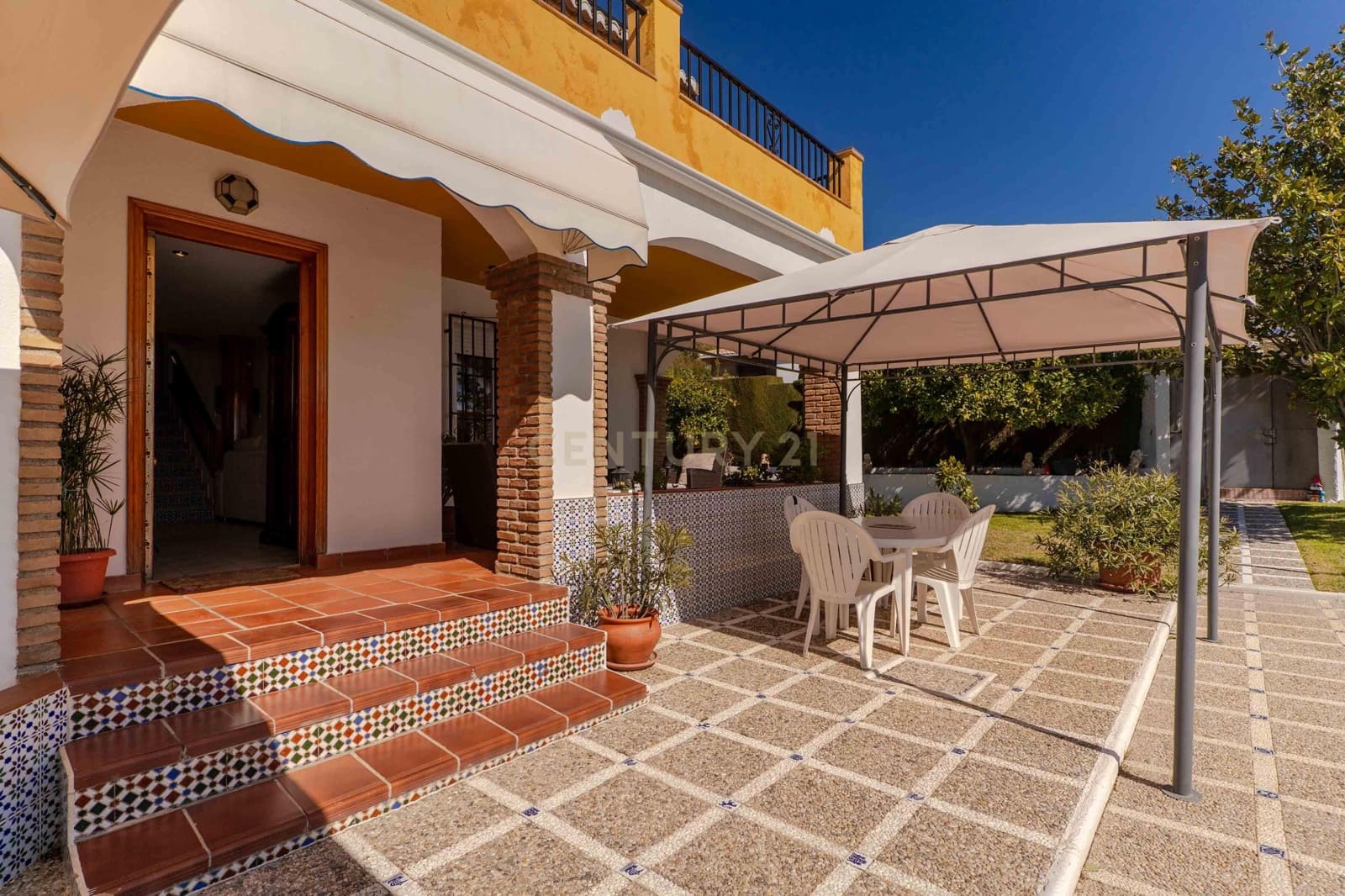 4 bedroom Semi-detached Villa for sale in Padul - € 369,000 (Ref: 9622753)