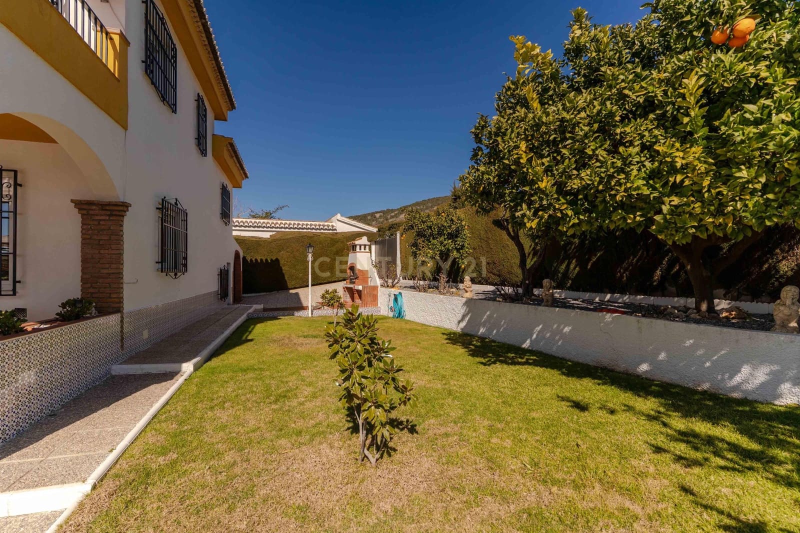 4 bedroom Semi-detached Villa for sale in Padul - € 369,000 (Ref: 9622753)