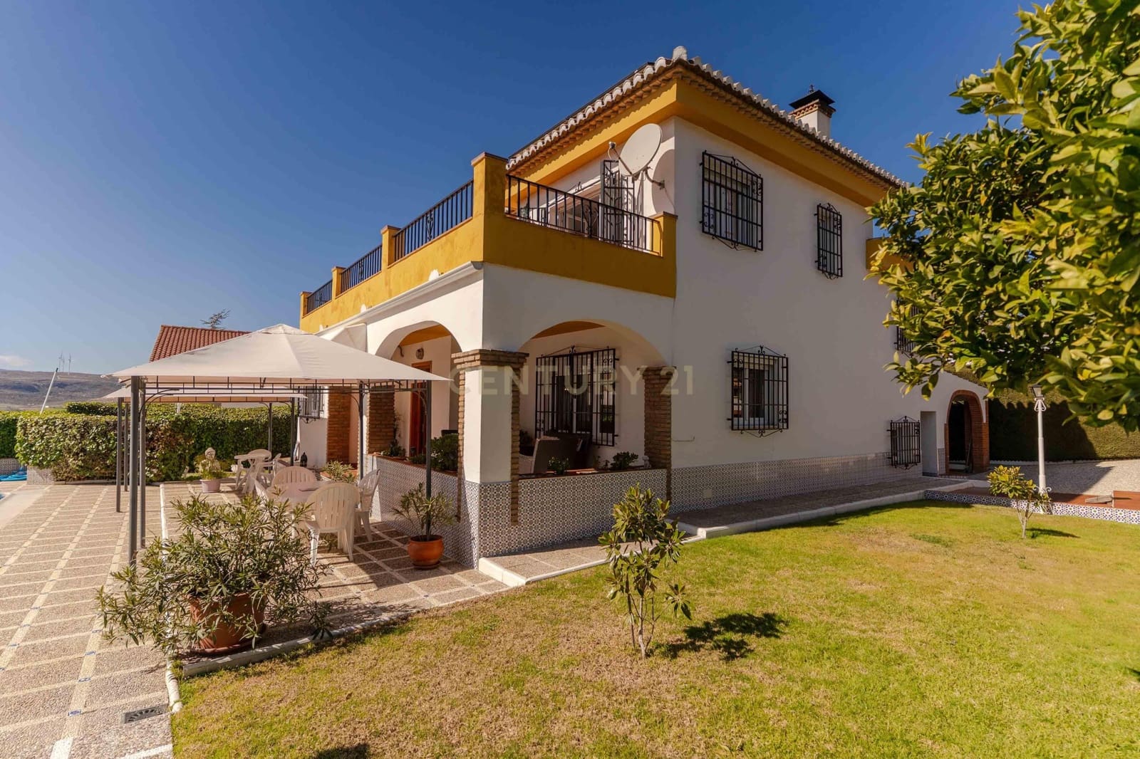 4 bedroom Semi-detached Villa for sale in Padul - € 369,000 (Ref: 9622753)
