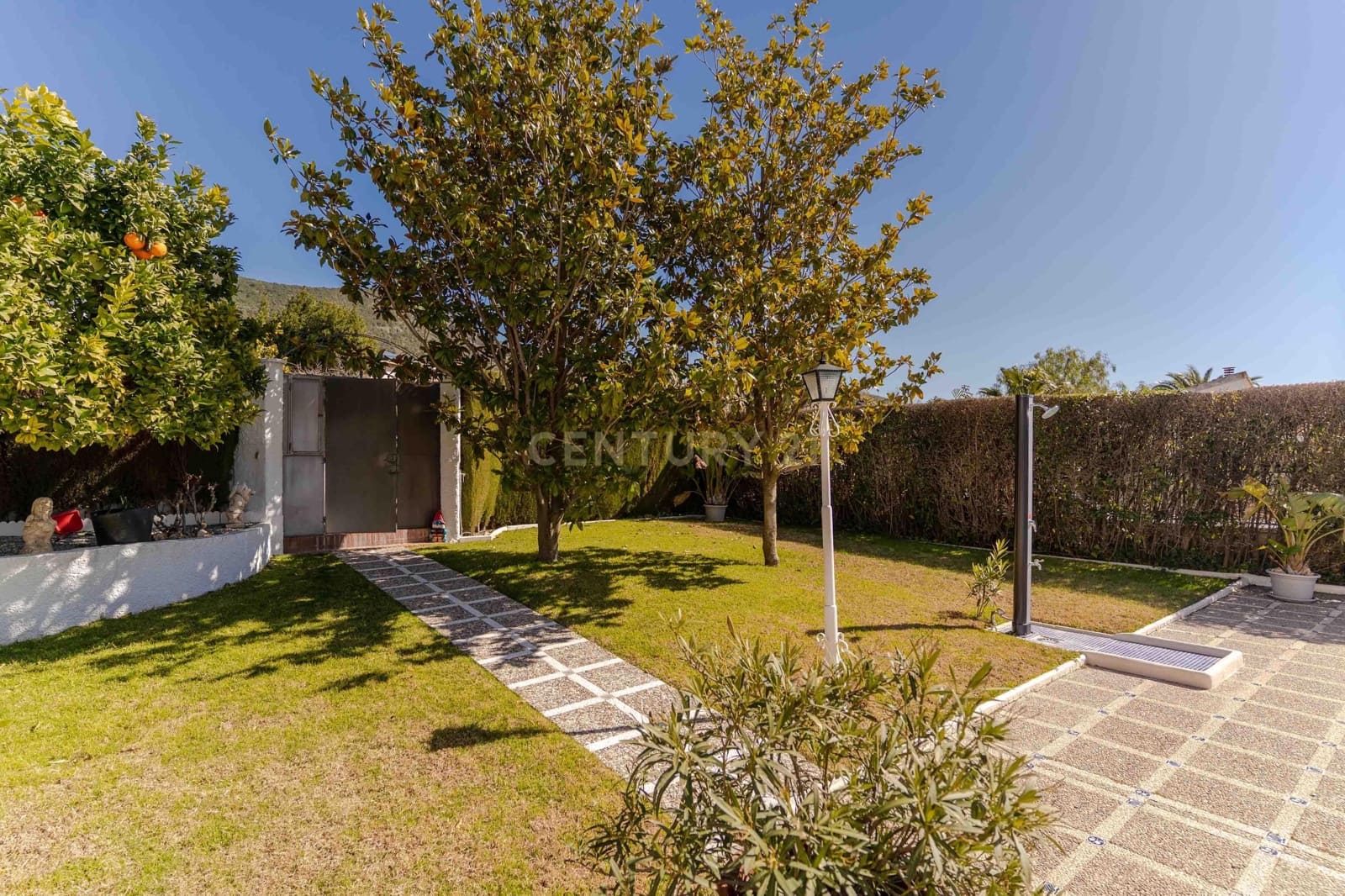 4 bedroom Semi-detached Villa for sale in Padul - € 369,000 (Ref: 9622753)