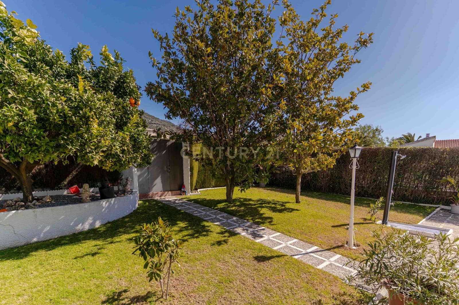 4 bedroom Semi-detached Villa for sale in Padul - € 369,000 (Ref: 9622753)