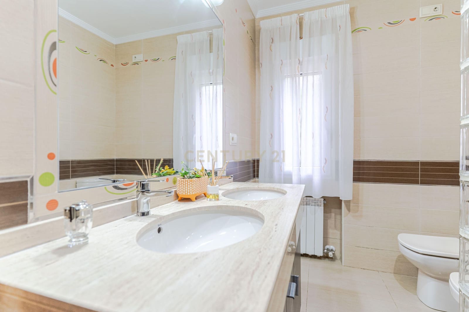 4 makuuhuone Huvila myytävänä paikassa Padul mukana uima-altaan - 389 000 € (Ref: 9624074)