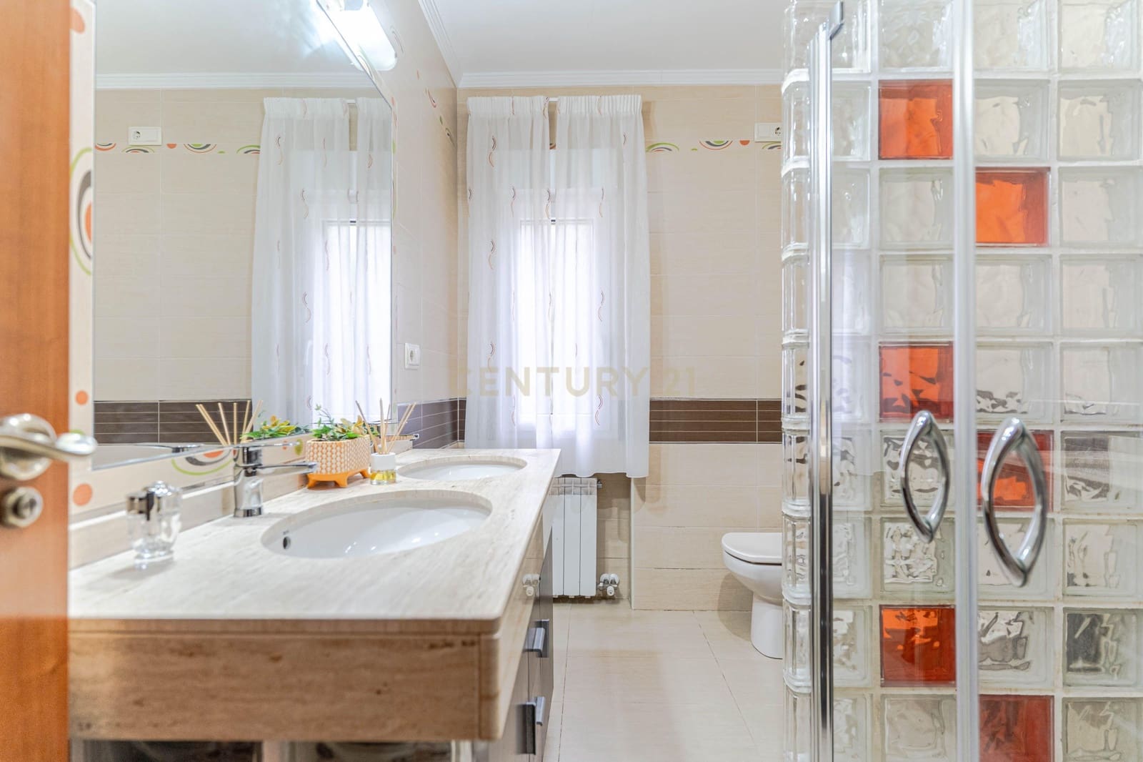 4 makuuhuone Huvila myytävänä paikassa Padul mukana uima-altaan - 389 000 € (Ref: 9624074)