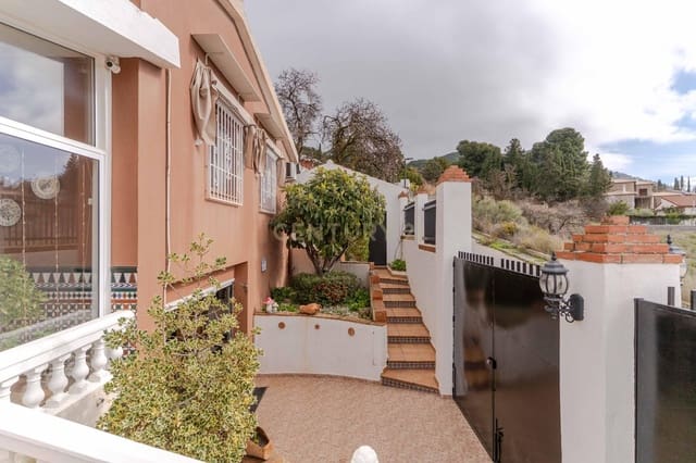 4 makuuhuone Huvila myytävänä paikassa Padul mukana uima-altaan - 389 000 € (Ref: 9624074)