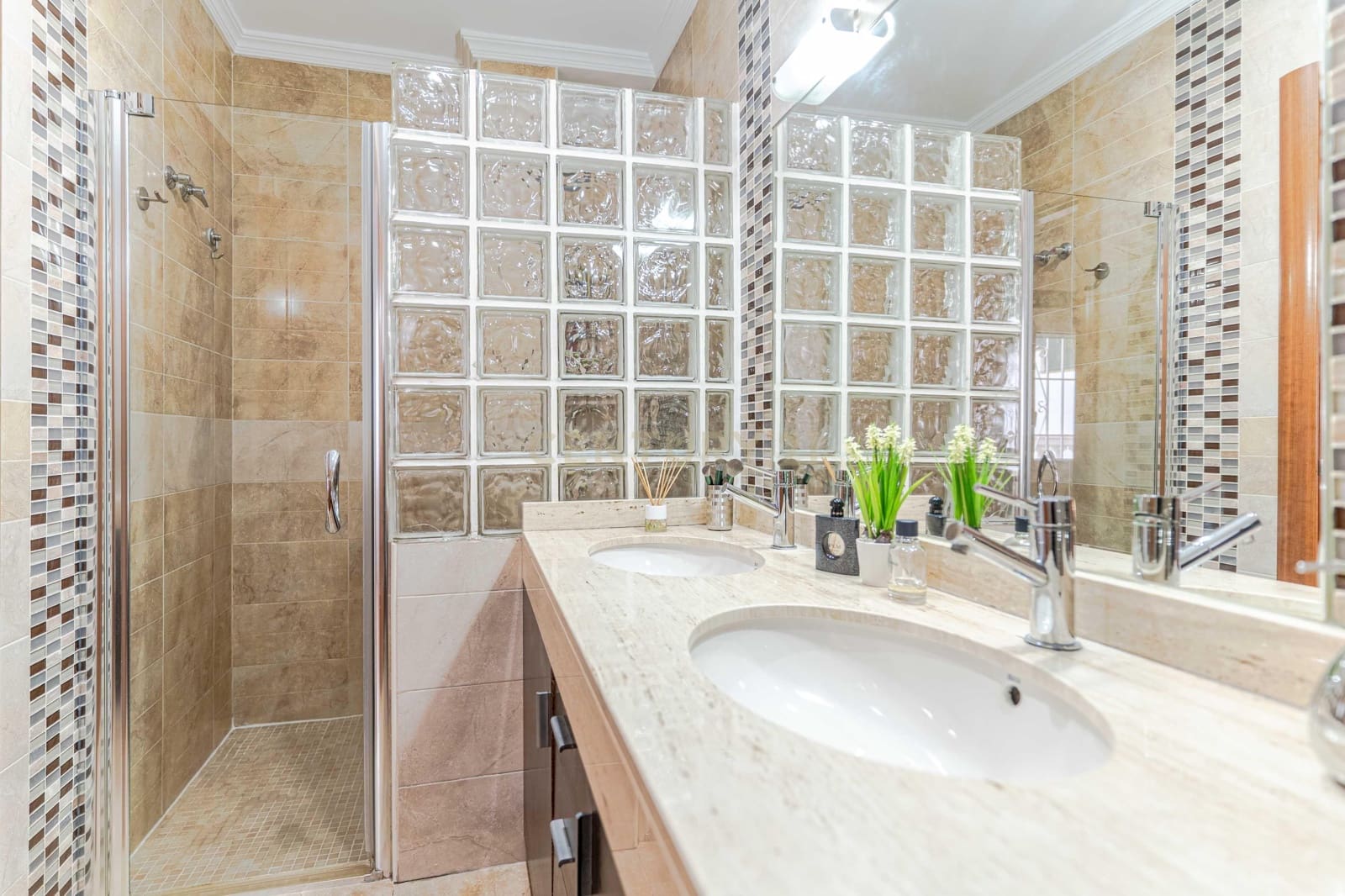 4 makuuhuone Huvila myytävänä paikassa Padul mukana uima-altaan - 389 000 € (Ref: 9624074)