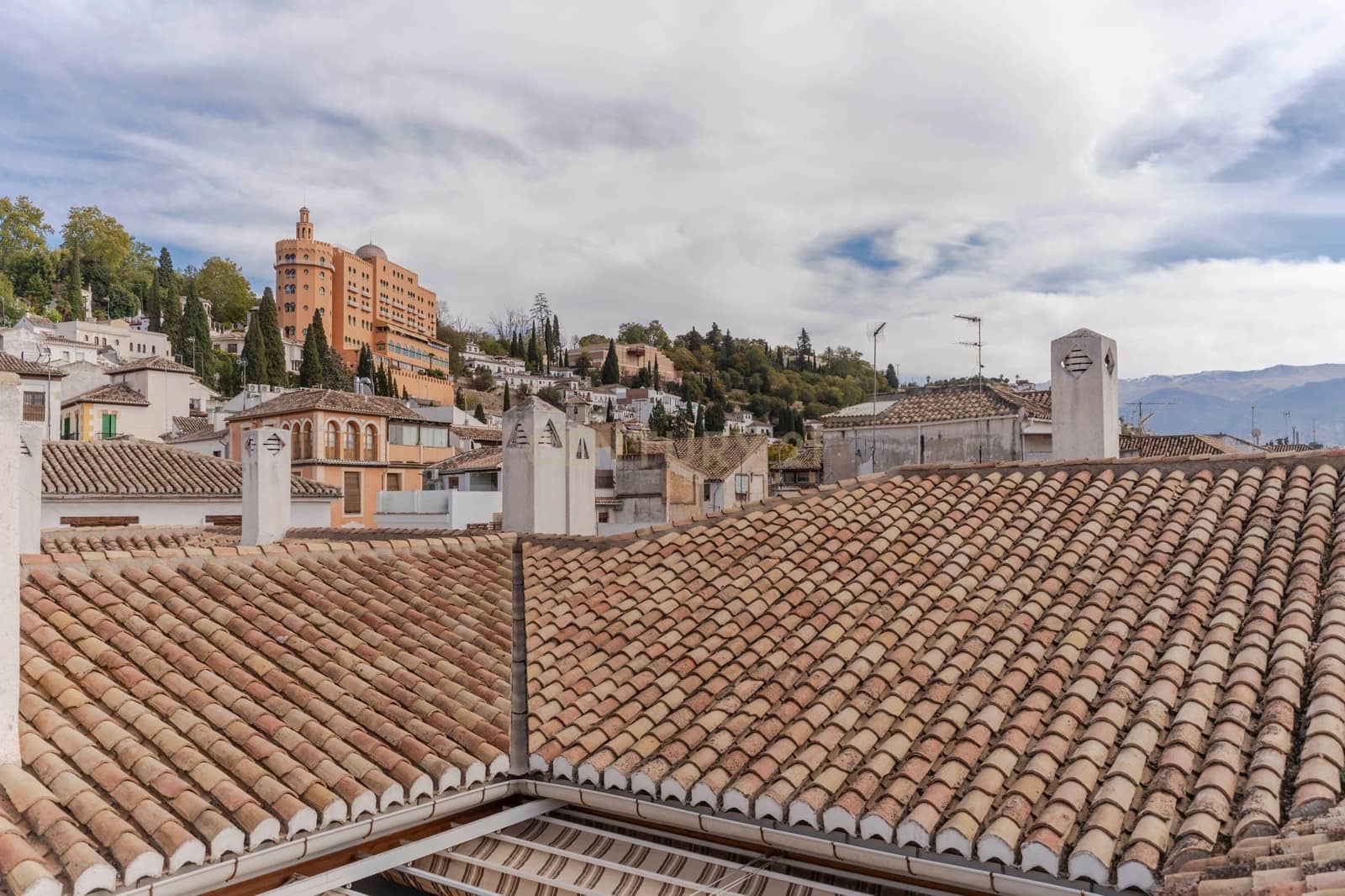 2 soveværelse Penthouse til leje i Granada by - € 900 (Ref: 9629370)