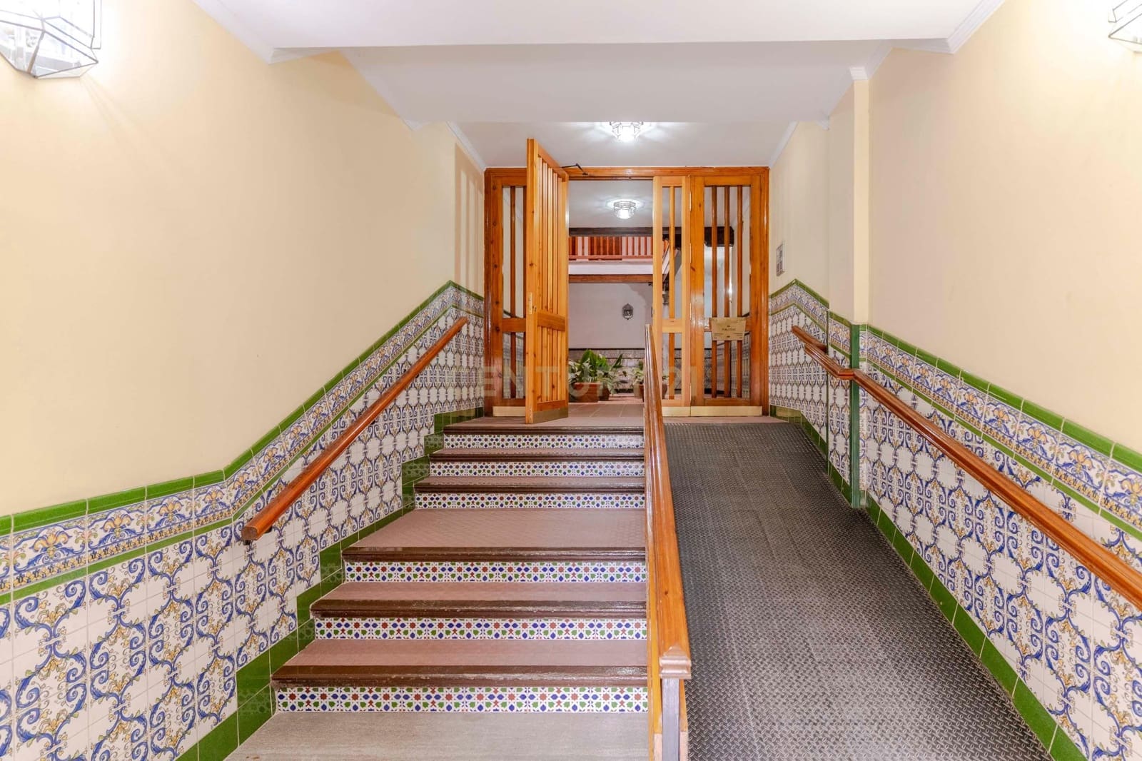 2 soveværelse Penthouse til leje i Granada by - € 900 (Ref: 9629370)