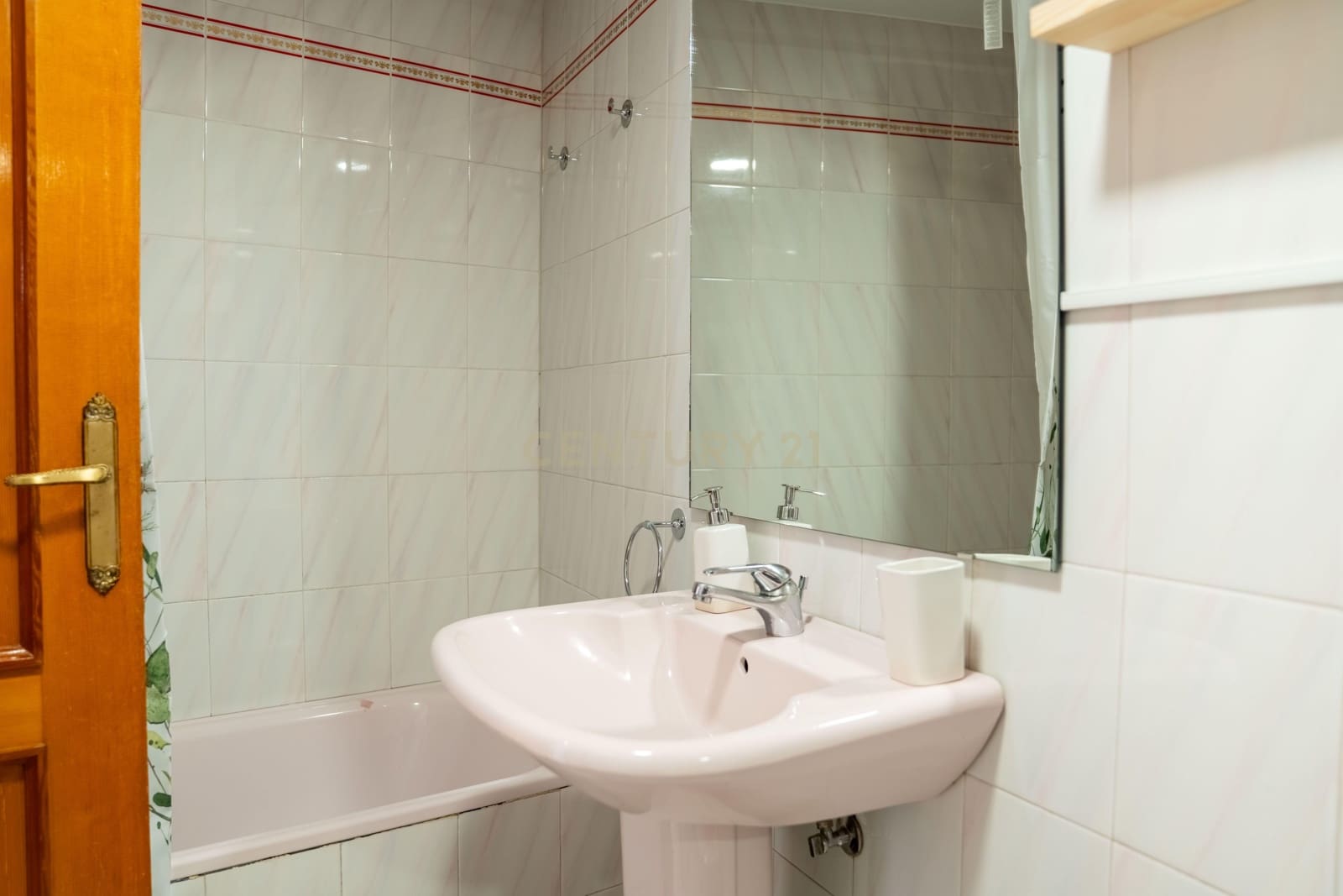 2 soveværelse Penthouse til leje i Granada by - € 900 (Ref: 9629370)